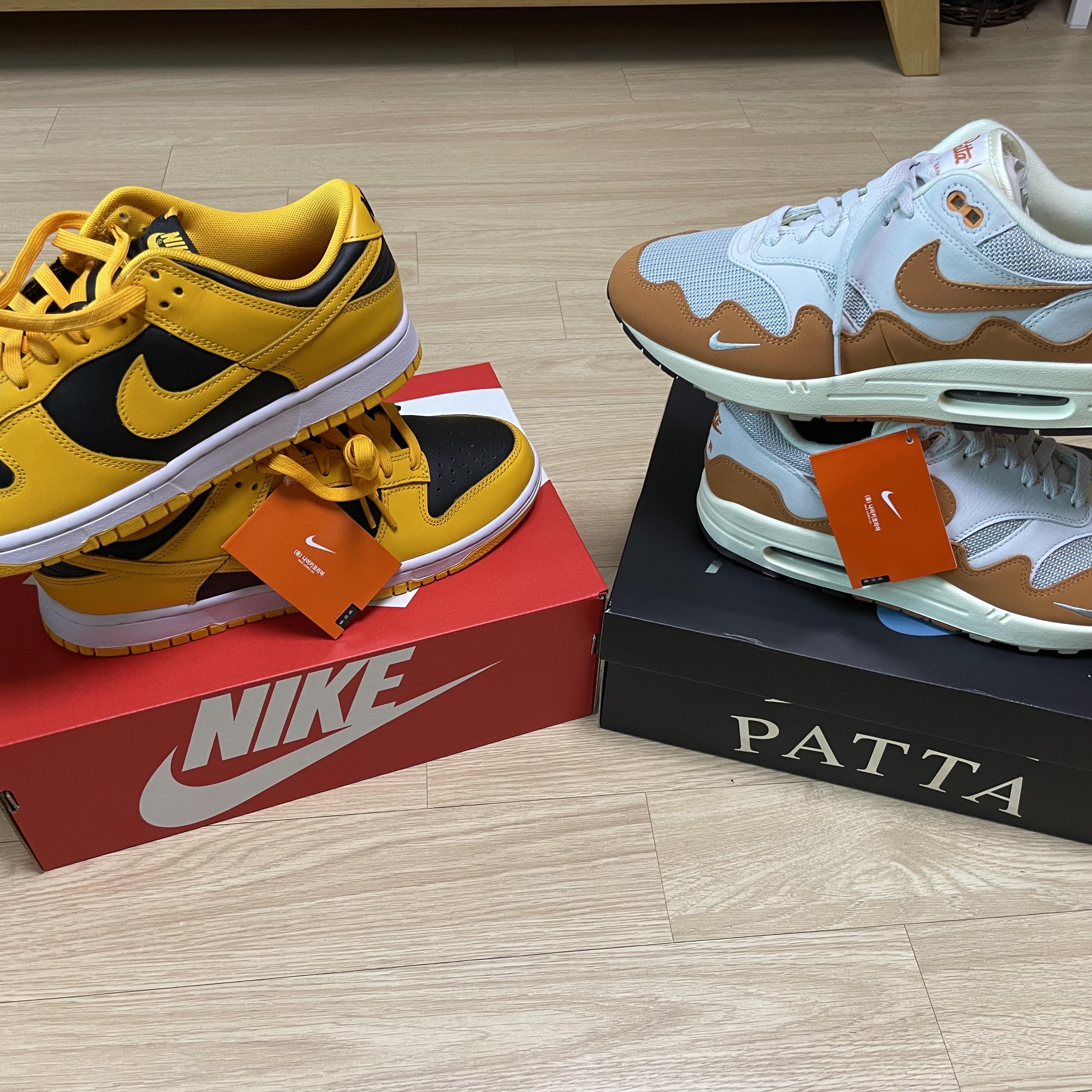 Nike Dunk Low Retro Championship Goldenrod, Nike x Patta Air Max 1 Monarch 착용 스타일 - 1