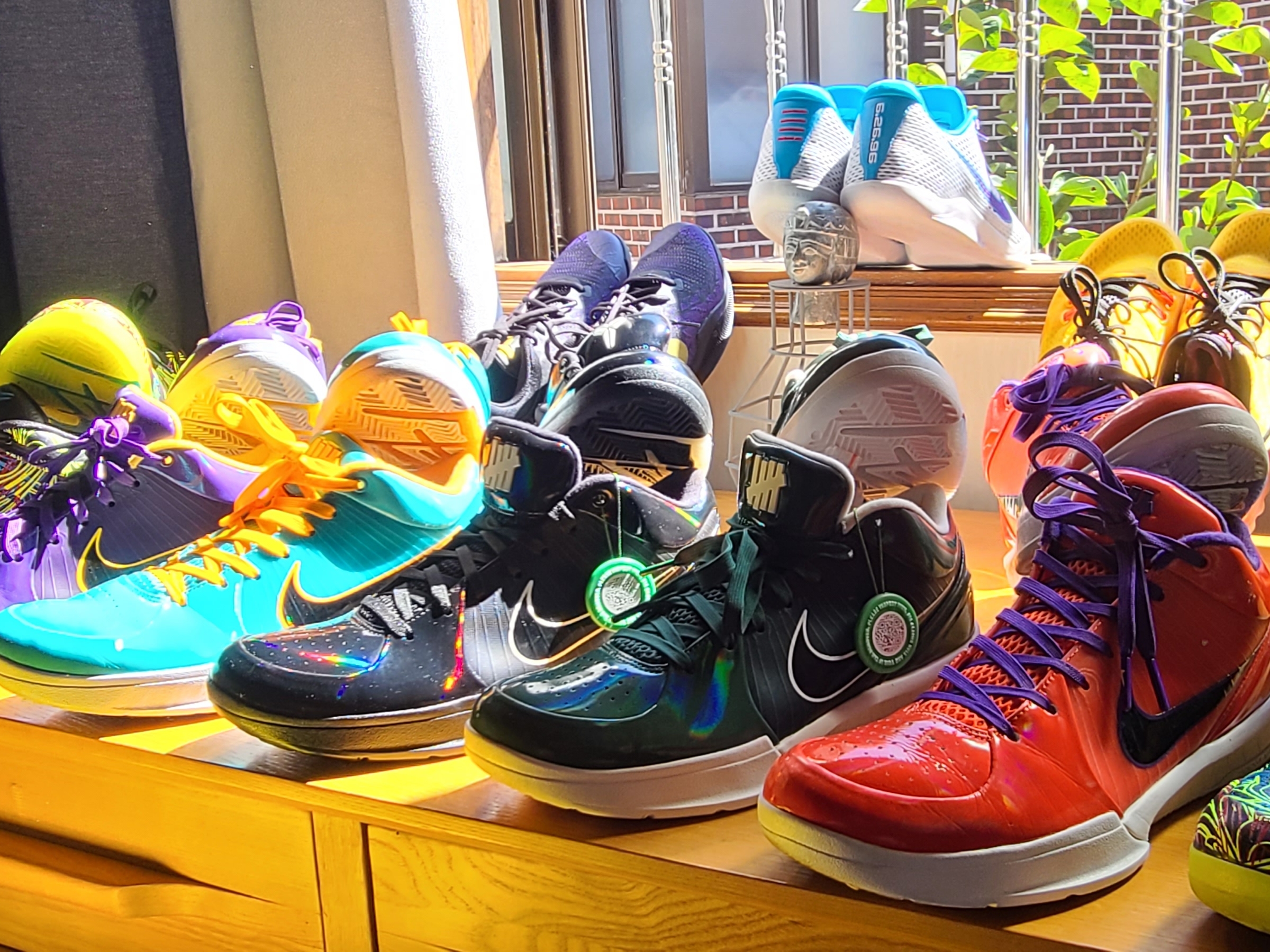 Jordan 5 x Off-White Retro SP Sail Fire Red, Nike x Undefeated Kobe 4 Protro Phoenix Suns 착용 스타일 - 2
