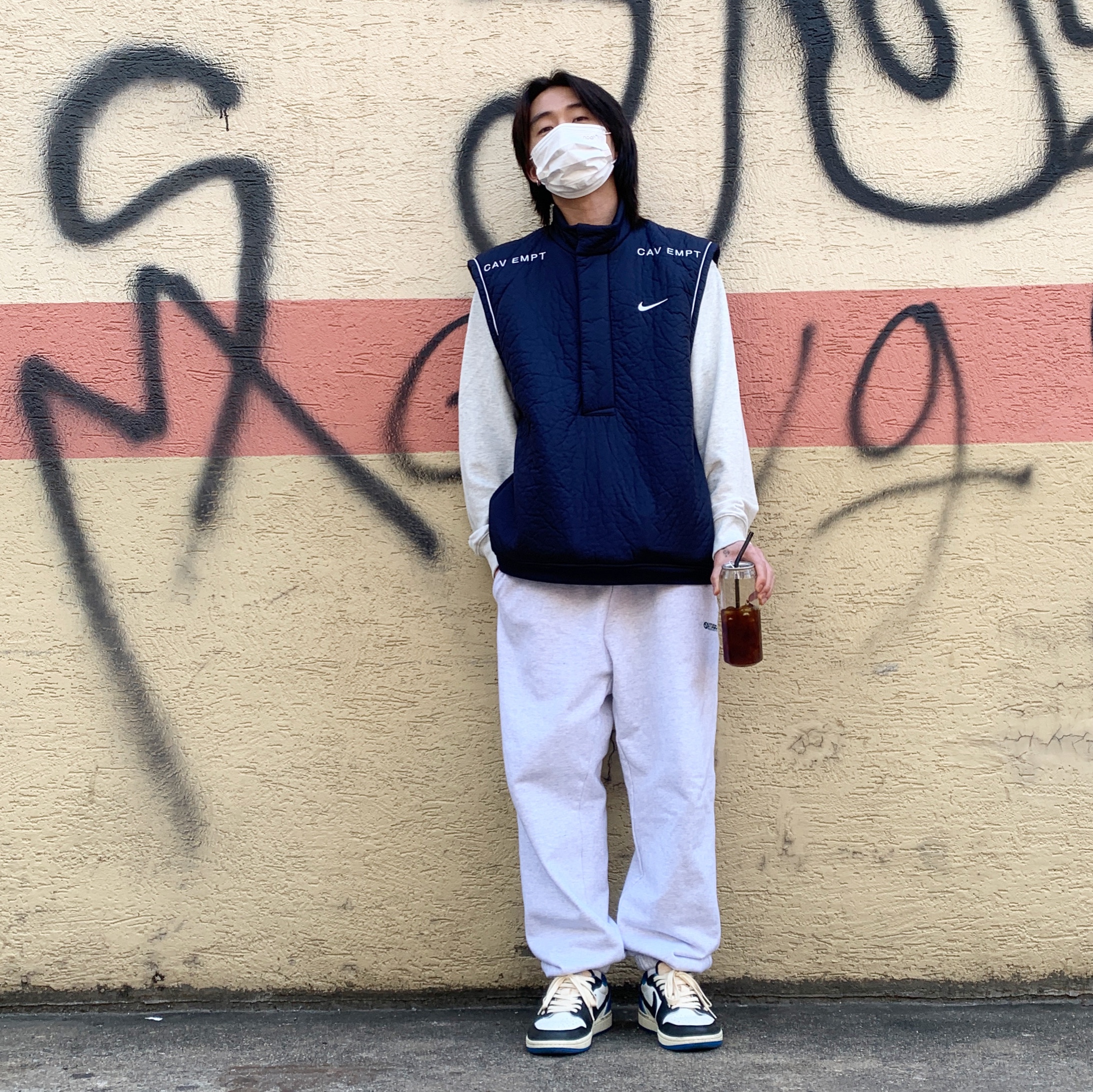 Nike x Cav Empt Vest Navy, Jordan 1 x Travis Scott x Fragment Retro Low OG SP Military Blue 착용 스타일