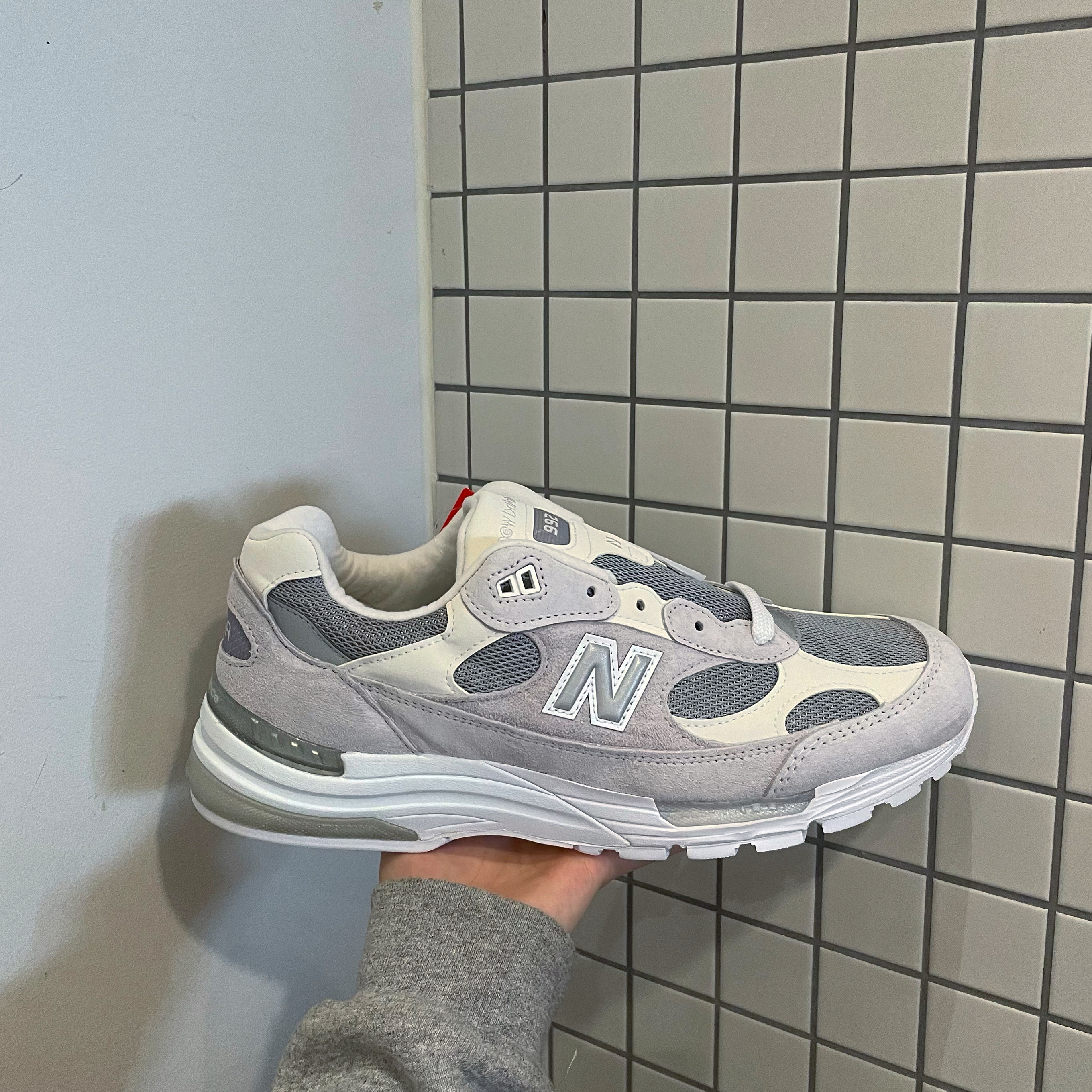 New Balance 992 Made in USA White Silver 착용 스타일