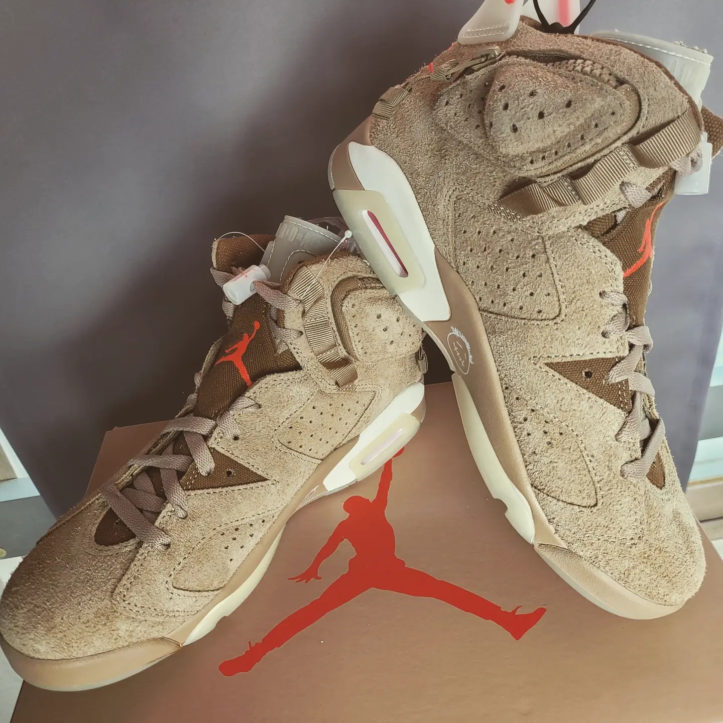 Jordan 6 x Travis Scott Retro SP British Khaki 착용 스타일 - 1