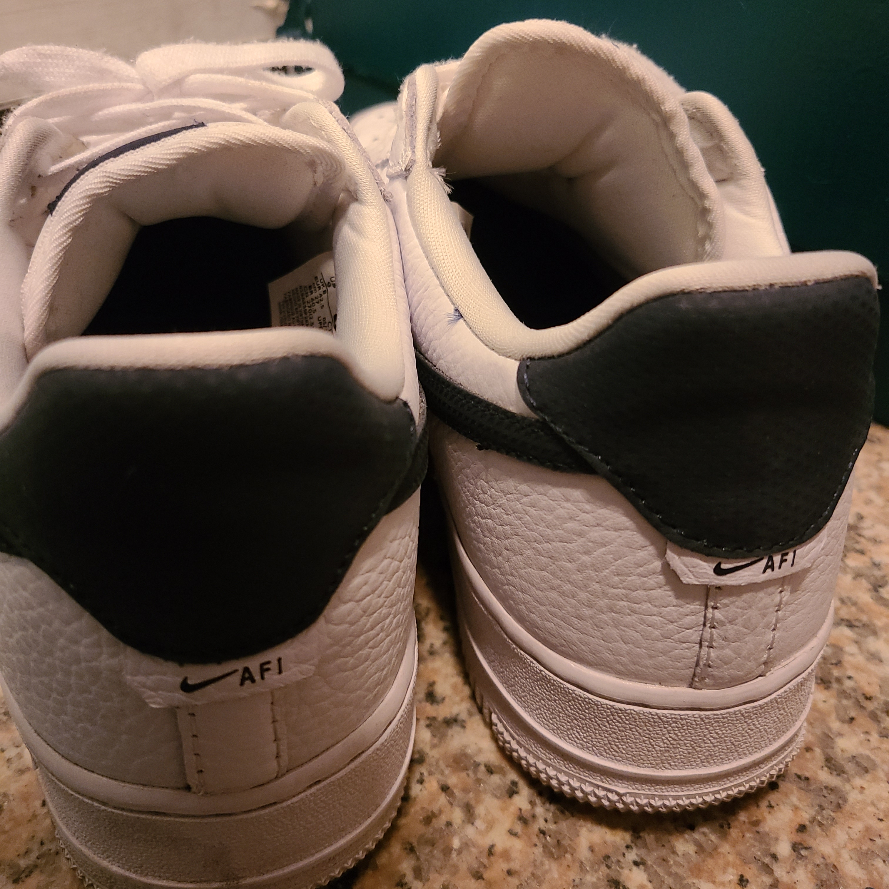 Nike Air Force 1 '07 Craft White & Obsidian 착용 스타일 - 3