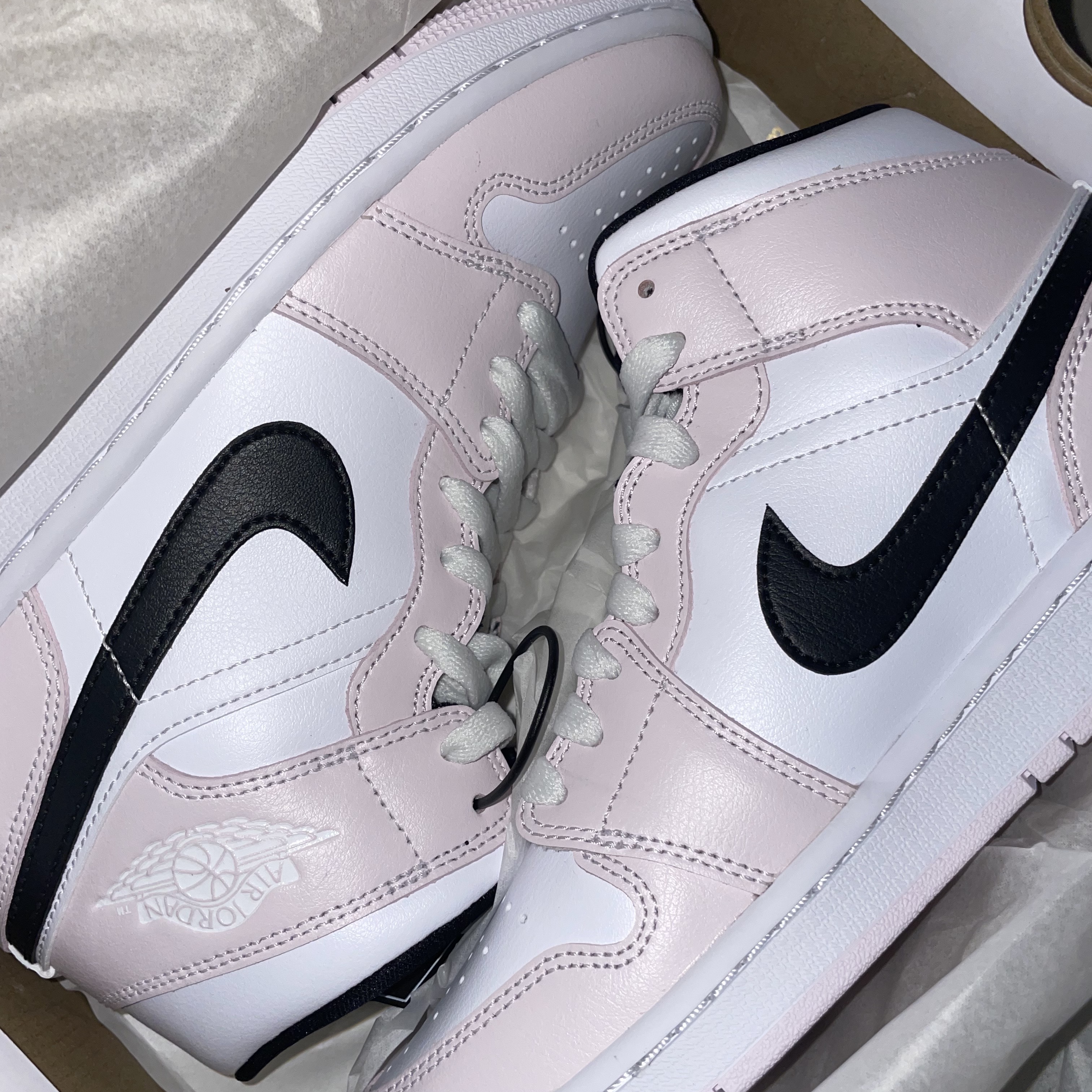 (W) Jordan 1 Mid Barely Rose 착용 스타일