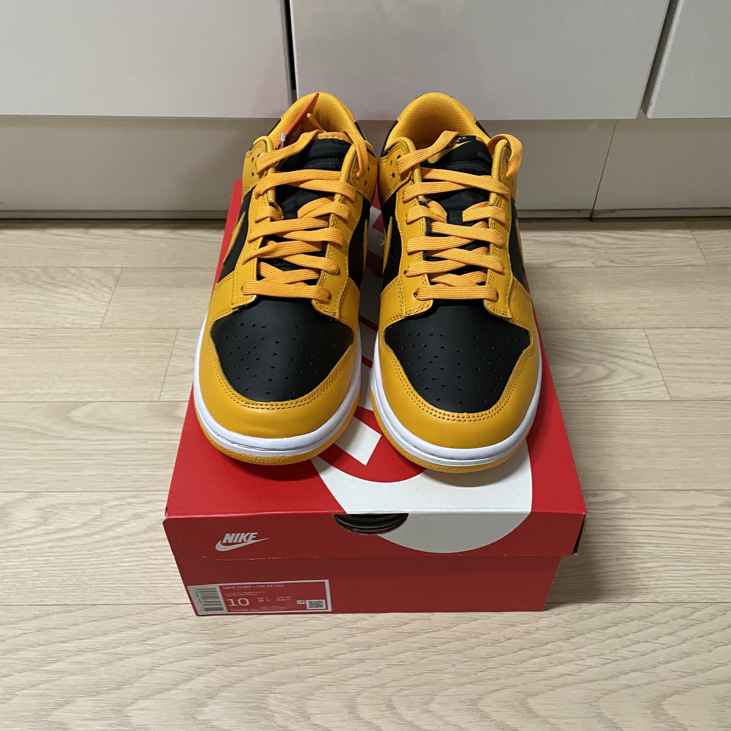 Nike Dunk Low Retro Championship Goldenrod 착용 스타일 - 2