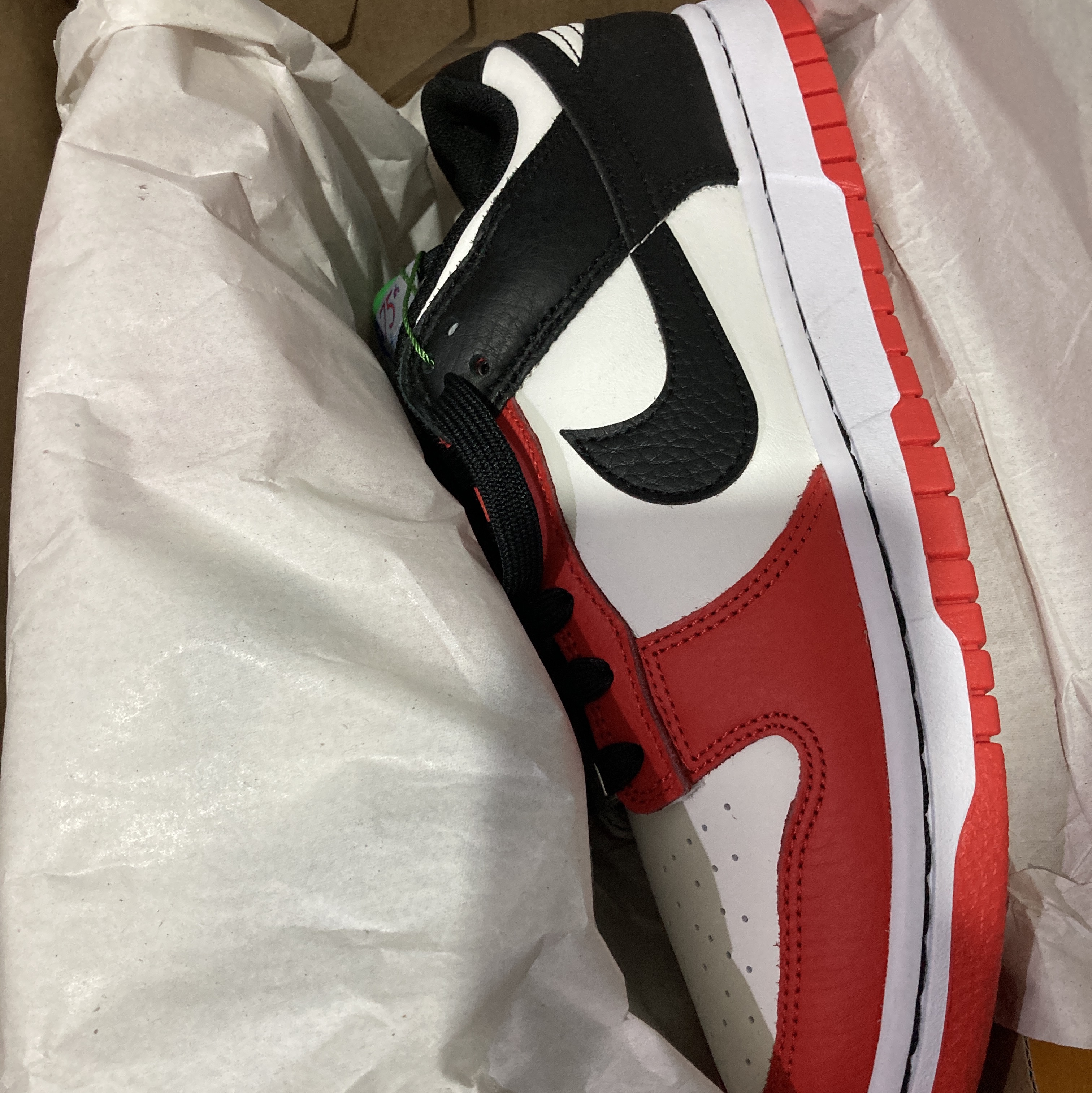 Nike x NBA Dunk Low Retro EMB Black and Chile Red 착용 스타일