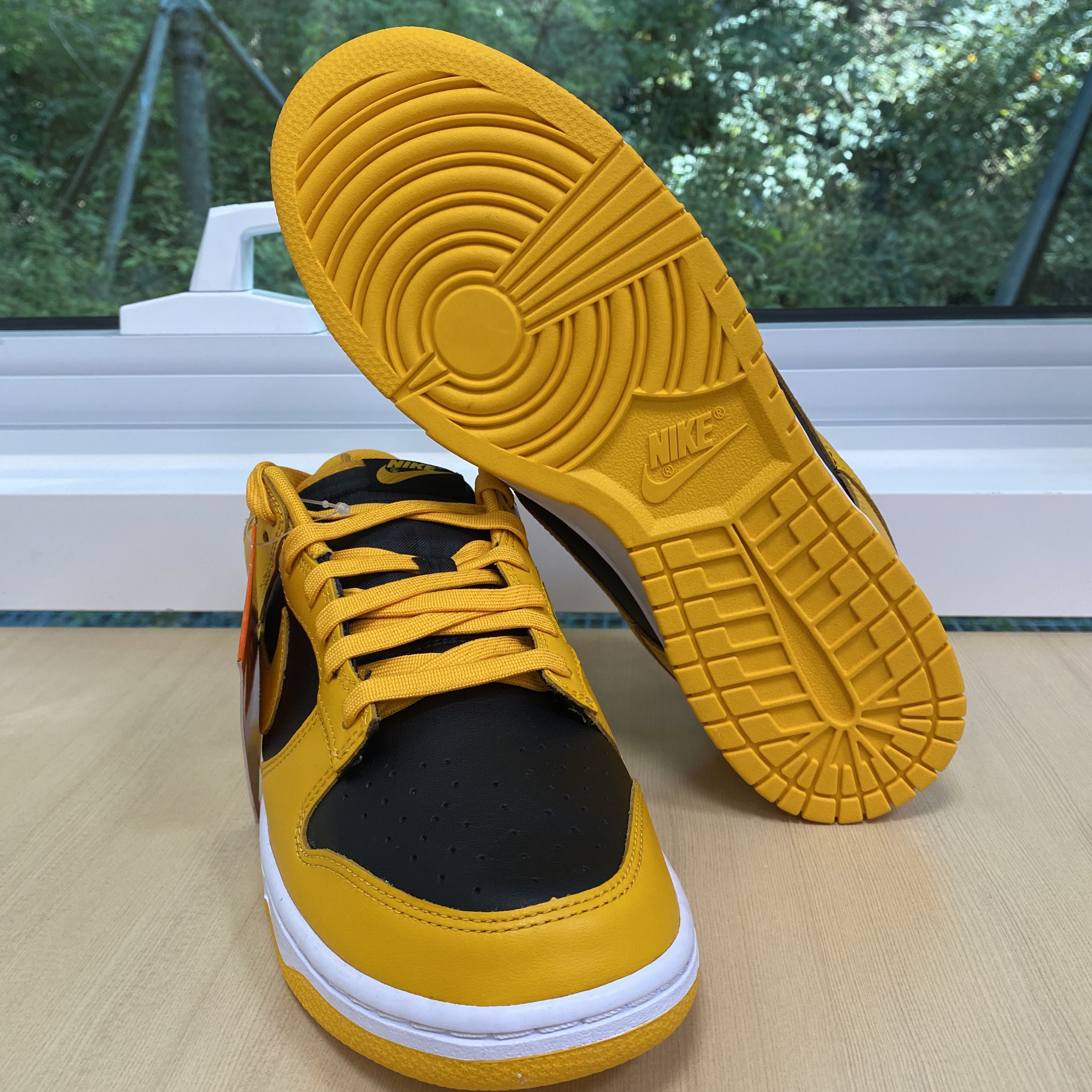 Nike Dunk Low Retro Championship Goldenrod 착용 스타일 - 2