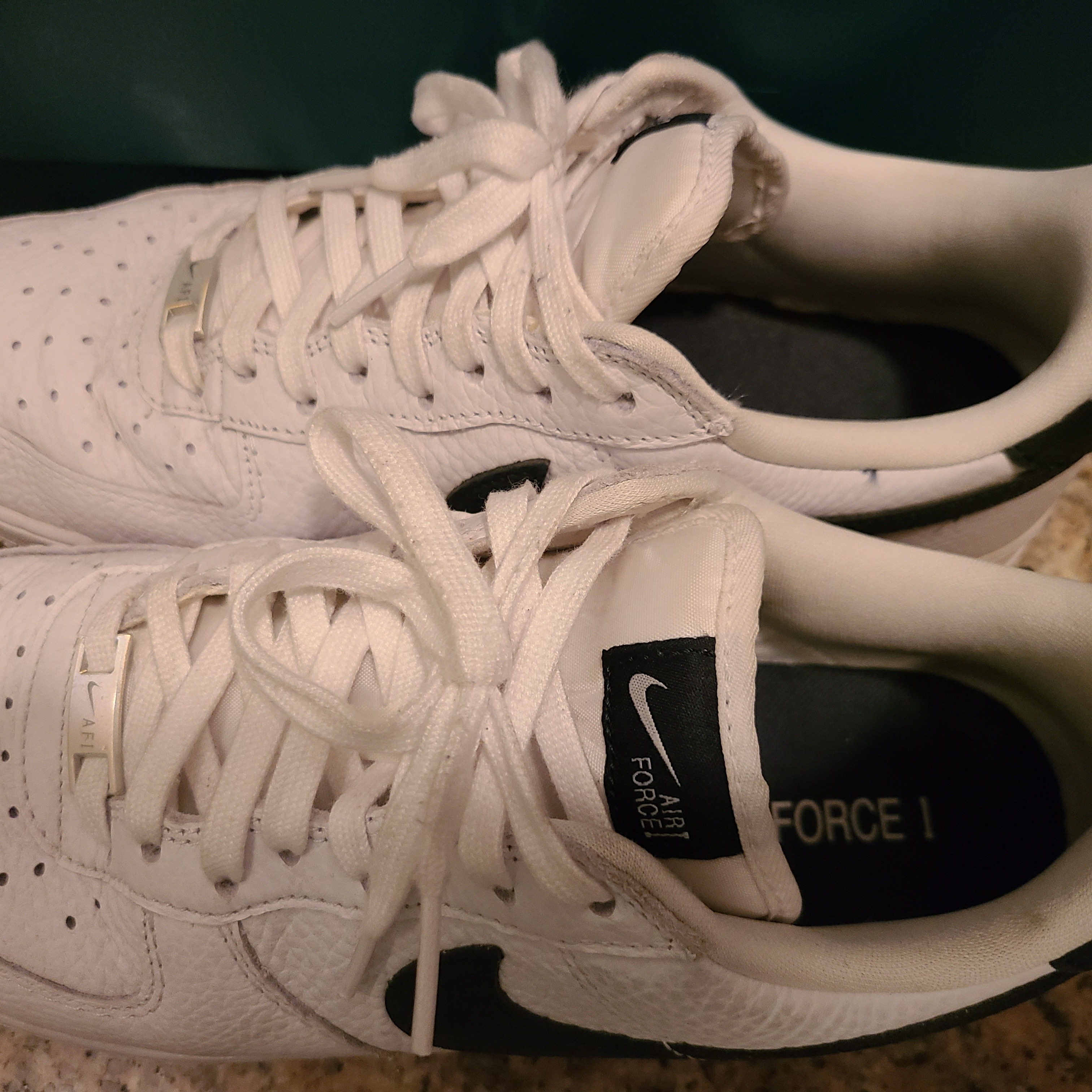 Nike Air Force 1 '07 Craft White & Obsidian 착용 스타일 - 2