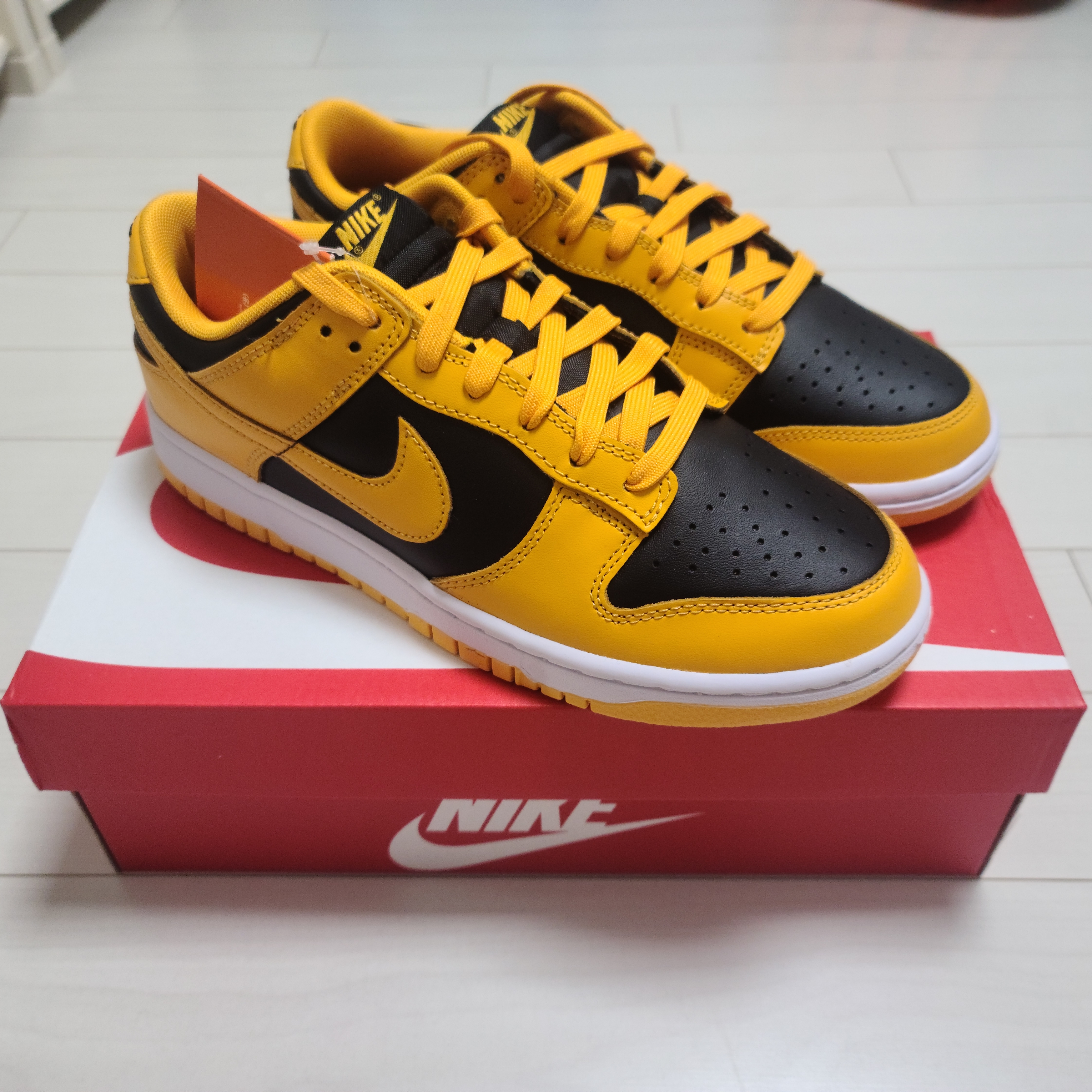 Nike Dunk Low Retro Championship Goldenrod 착용 스타일 - 1