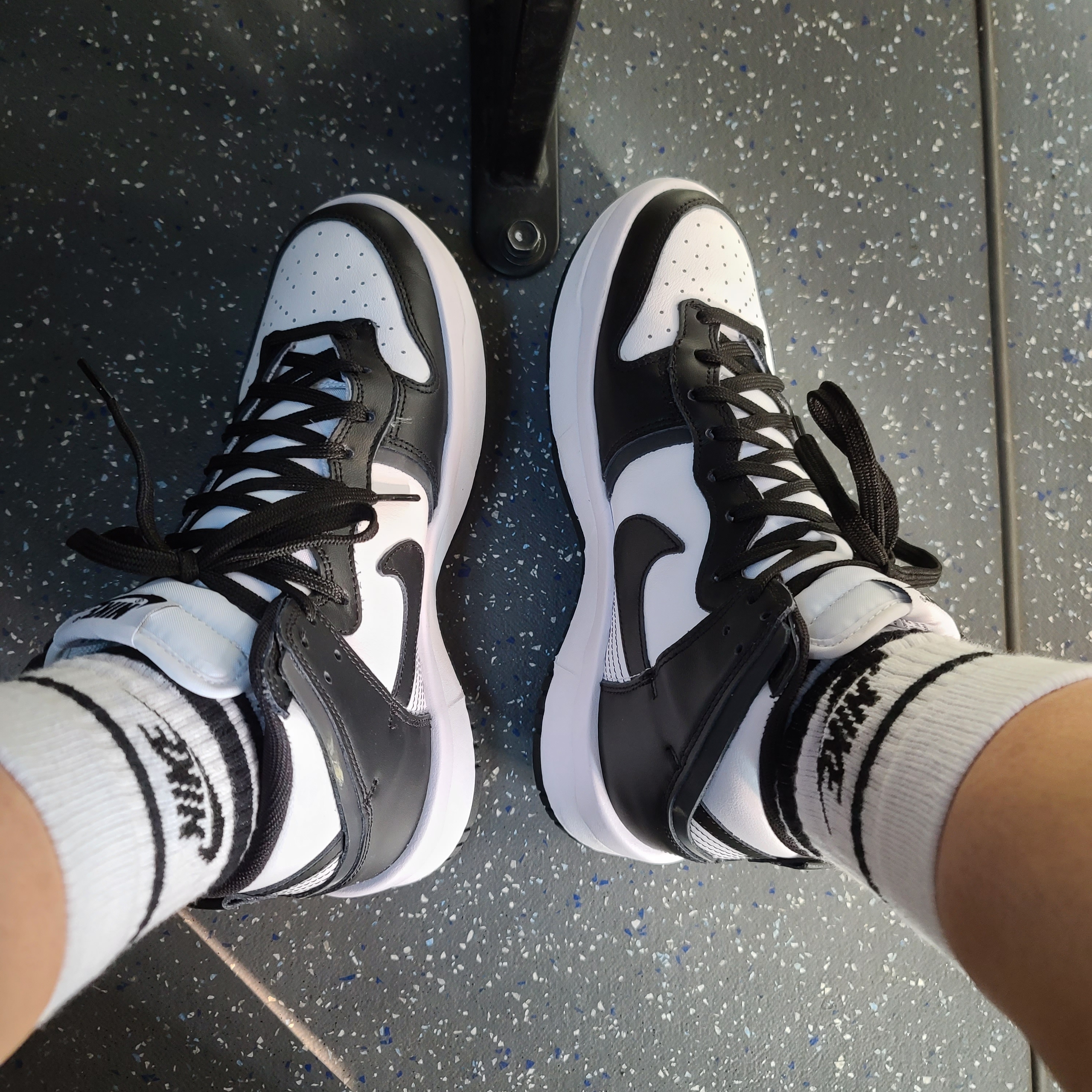 (W) Nike Dunk High Up Black and White 착용 스타일 - 3