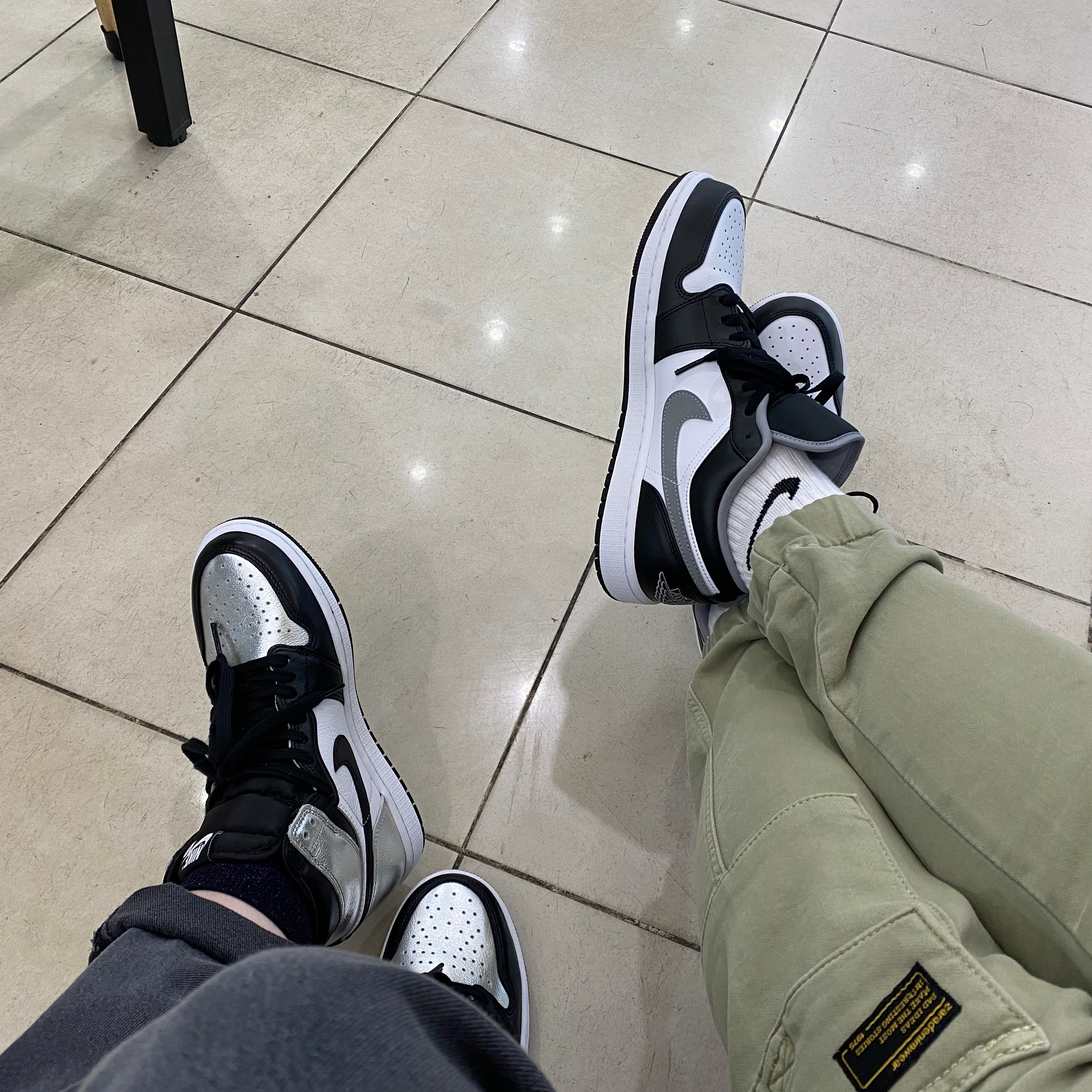 Jordan 1 Low Black Particle Grey, (W) Jordan 1 Retro High OG Silver Toe 착용 스타일