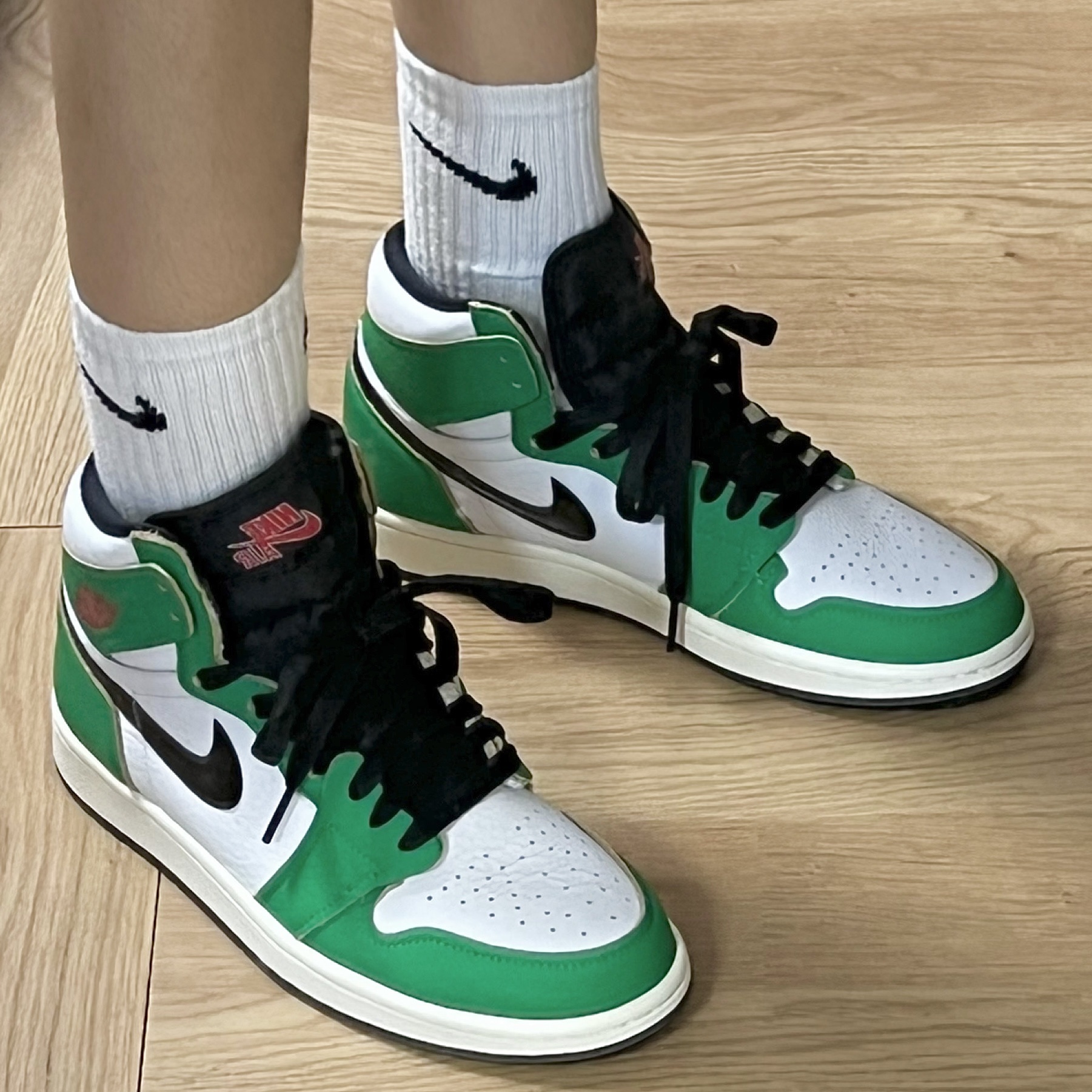 (W) Jordan 1 Retro High OG Lucky Green 착용 스타일 - 2