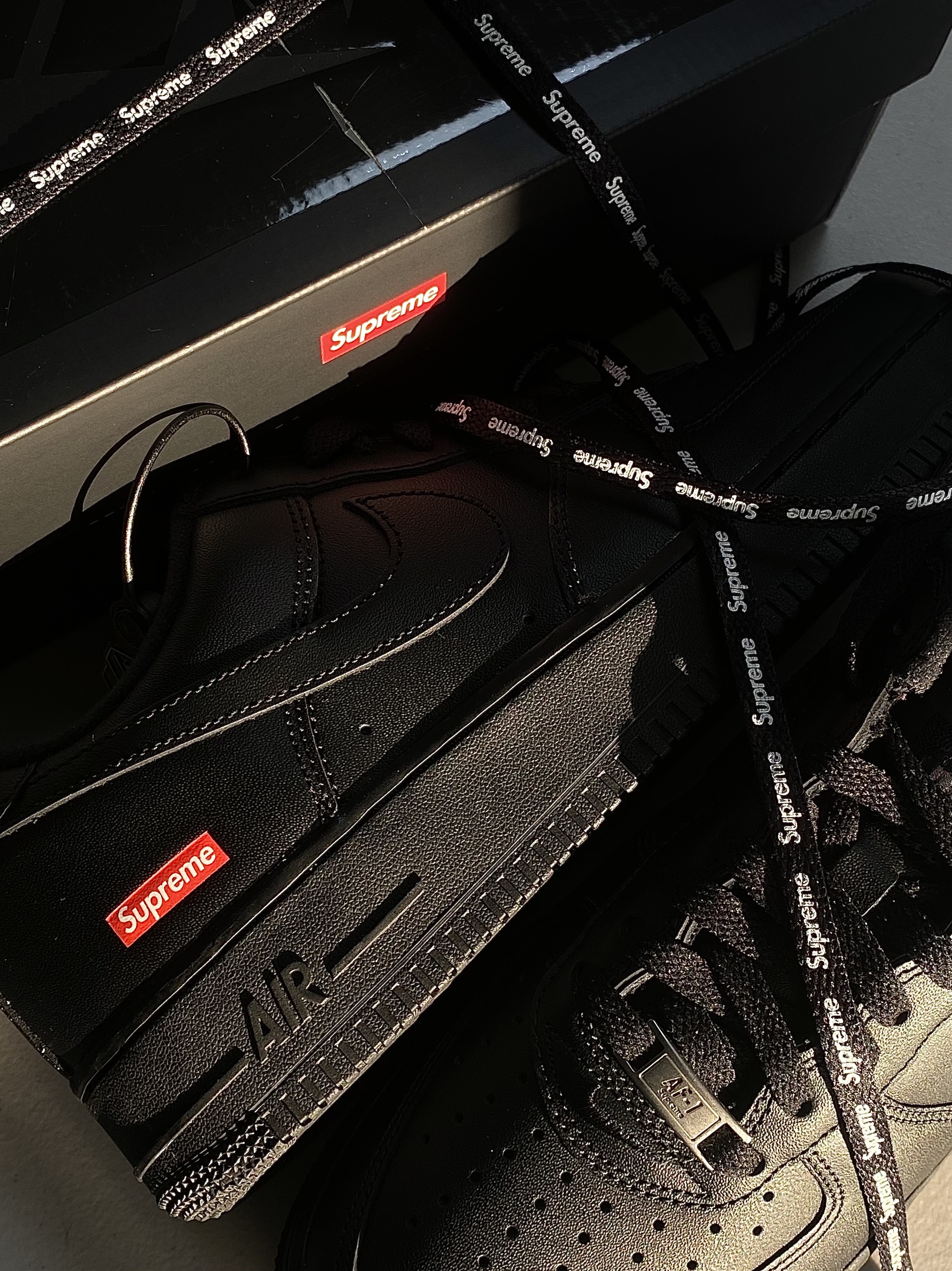 Nike x Supreme Air Force 1 Low Black 착용 스타일