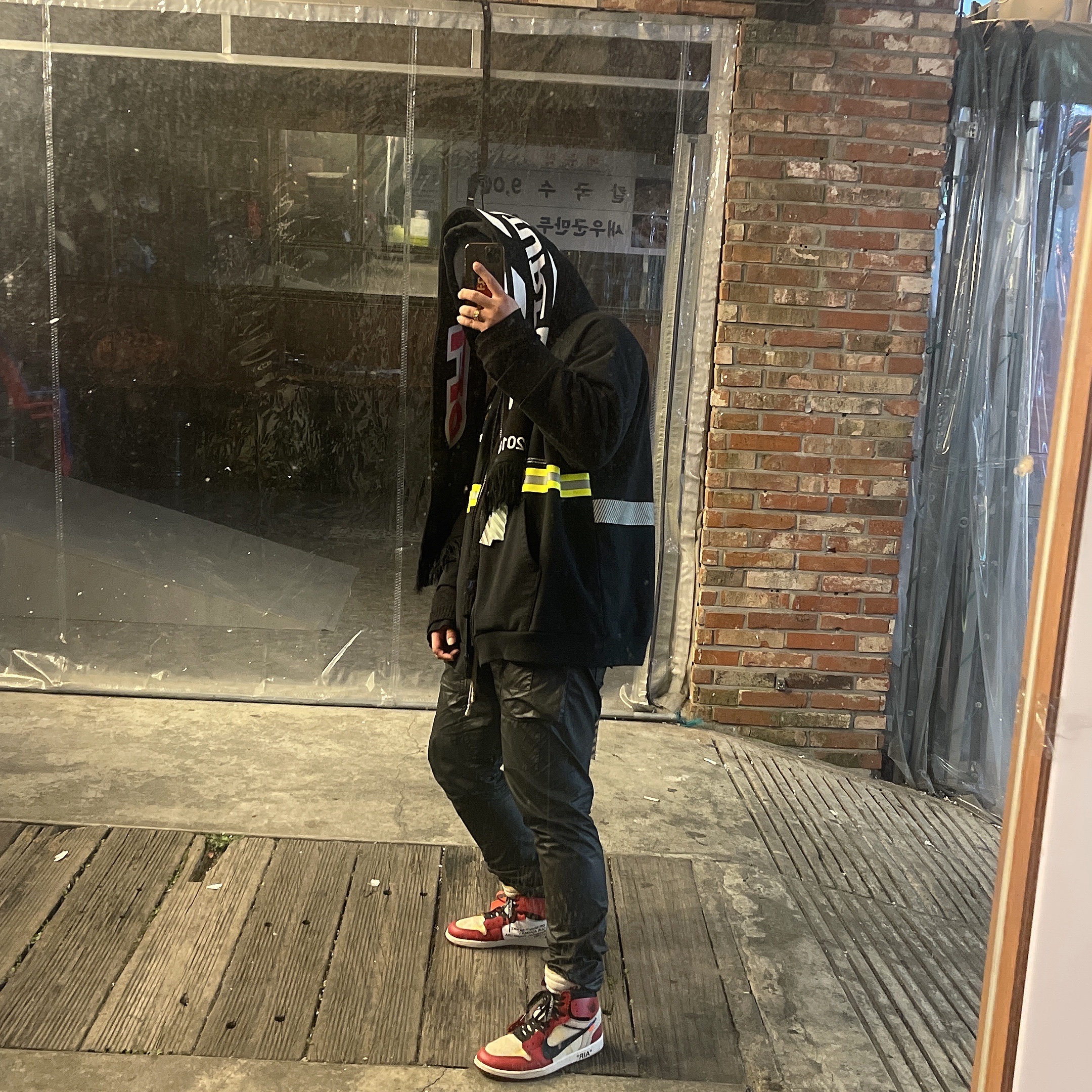 Jordan 1 x Off-White Retro High Chicago The Ten 착용 스타일 - 1