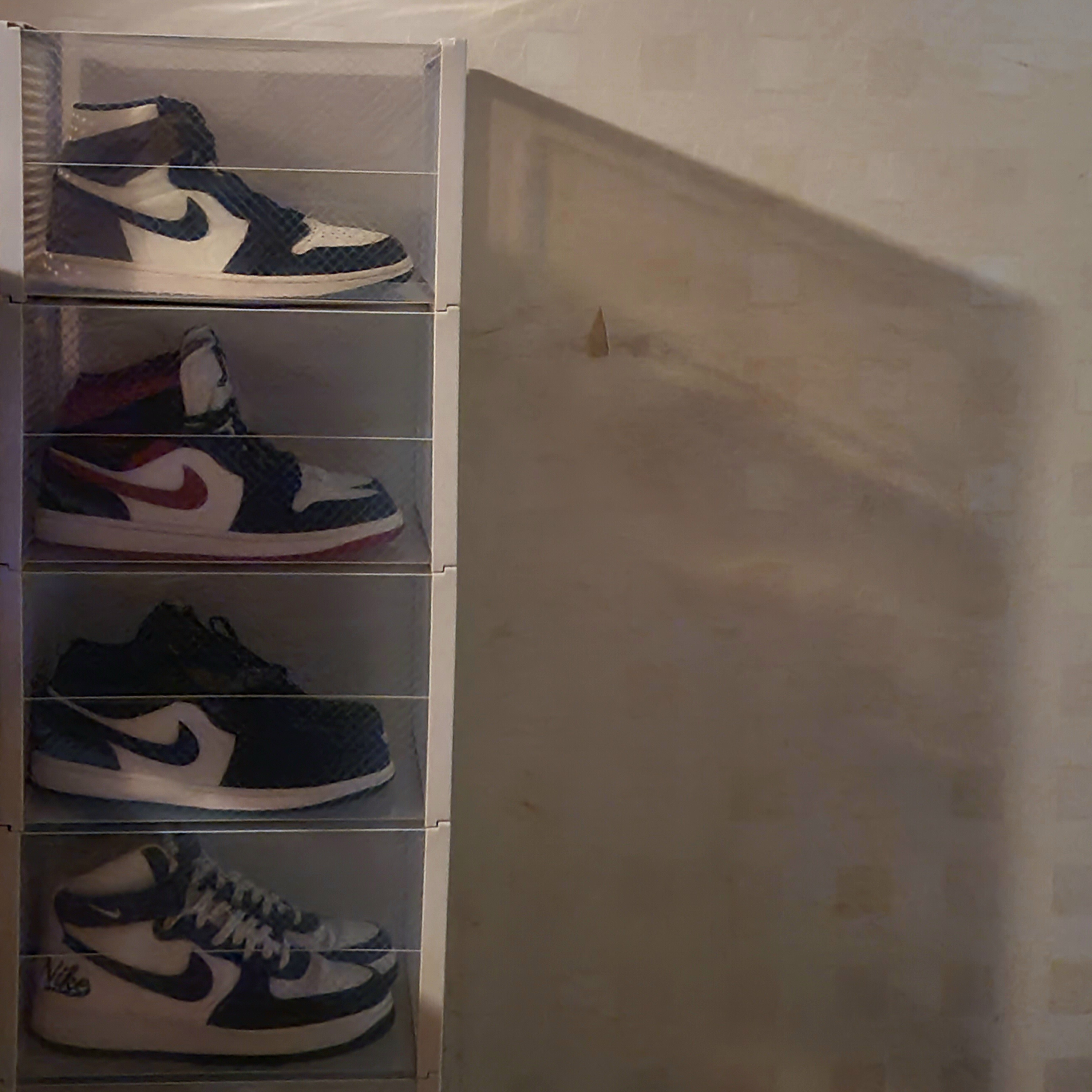 Jordan 1 Retro High OG Black Mocha, Jordan 1 Mid Gym Red Black White 착용 스타일
