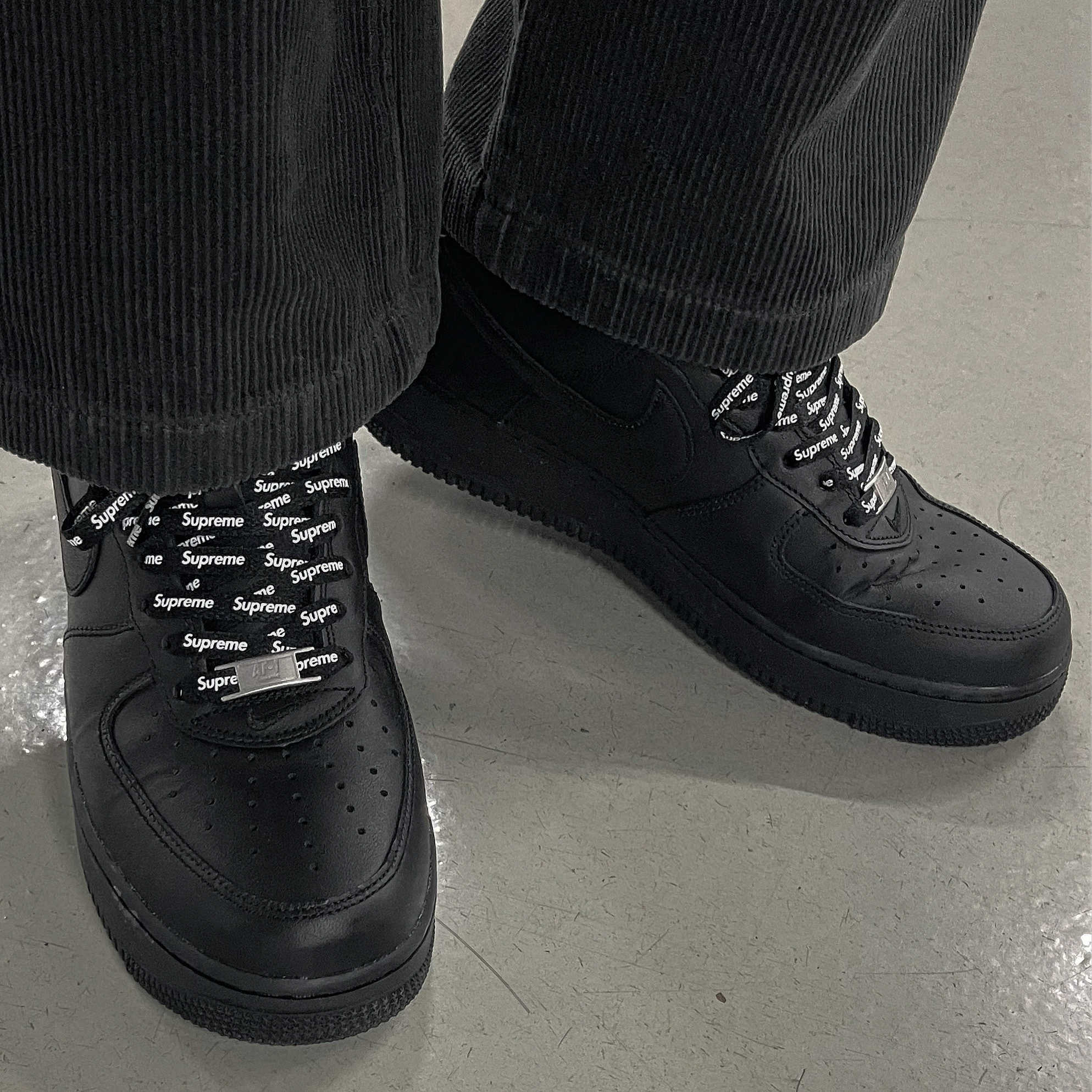 Nike x Supreme Air Force 1 Low Black 착용 스타일