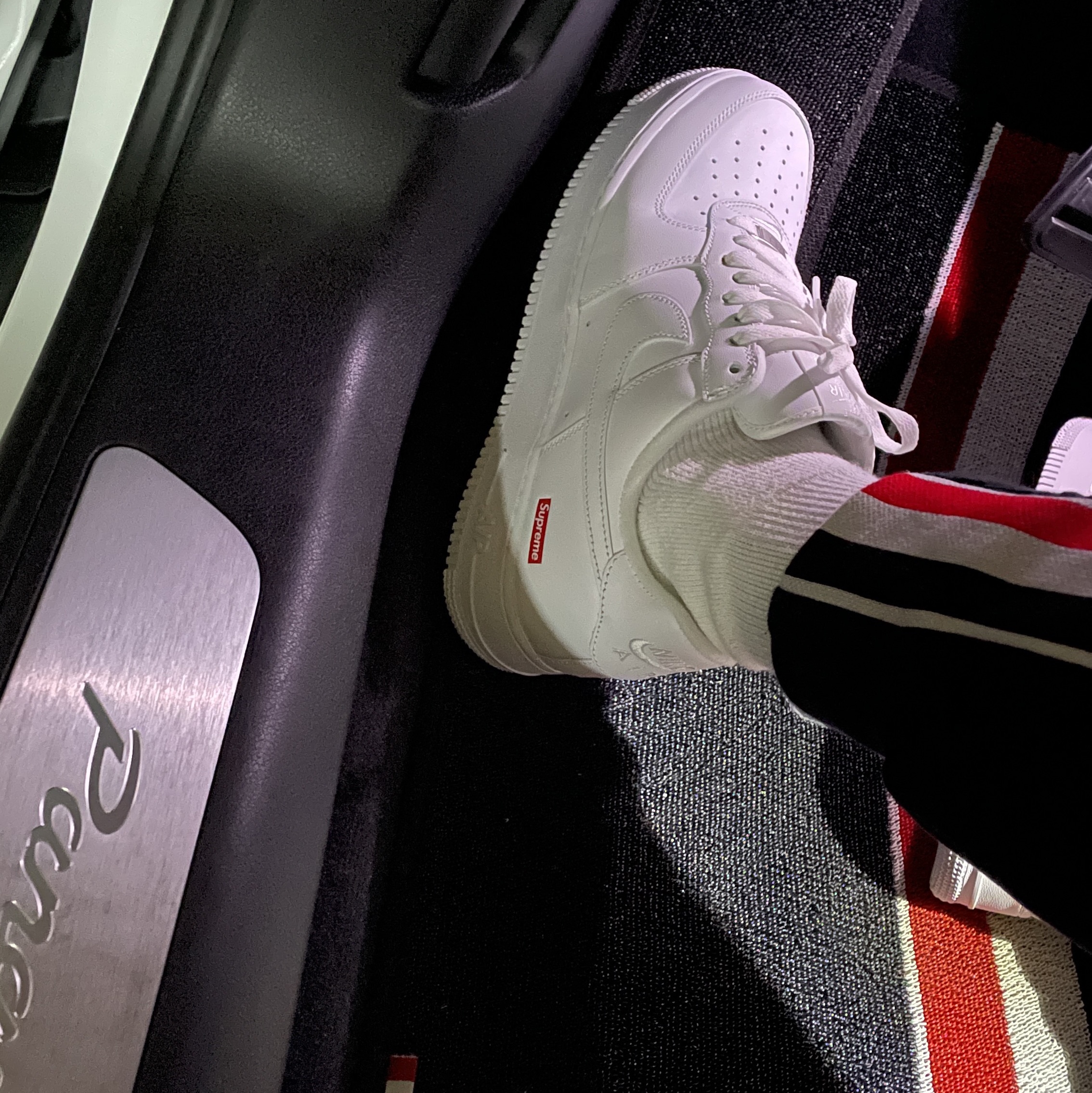 Nike x Supreme Air Force 1 Low White 착용 스타일