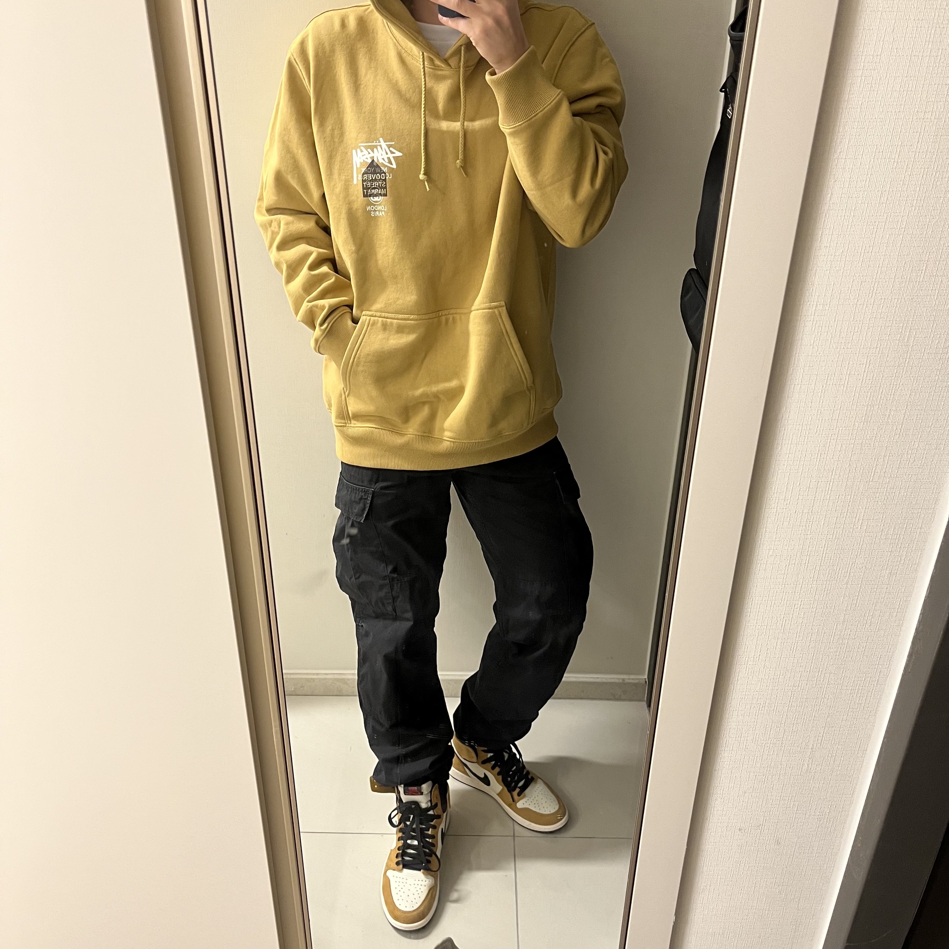 Stussy DSM World Tour Hoodie Khaki 2021, Jordan 1 Retro High Rookie of the Year 착용 스타일