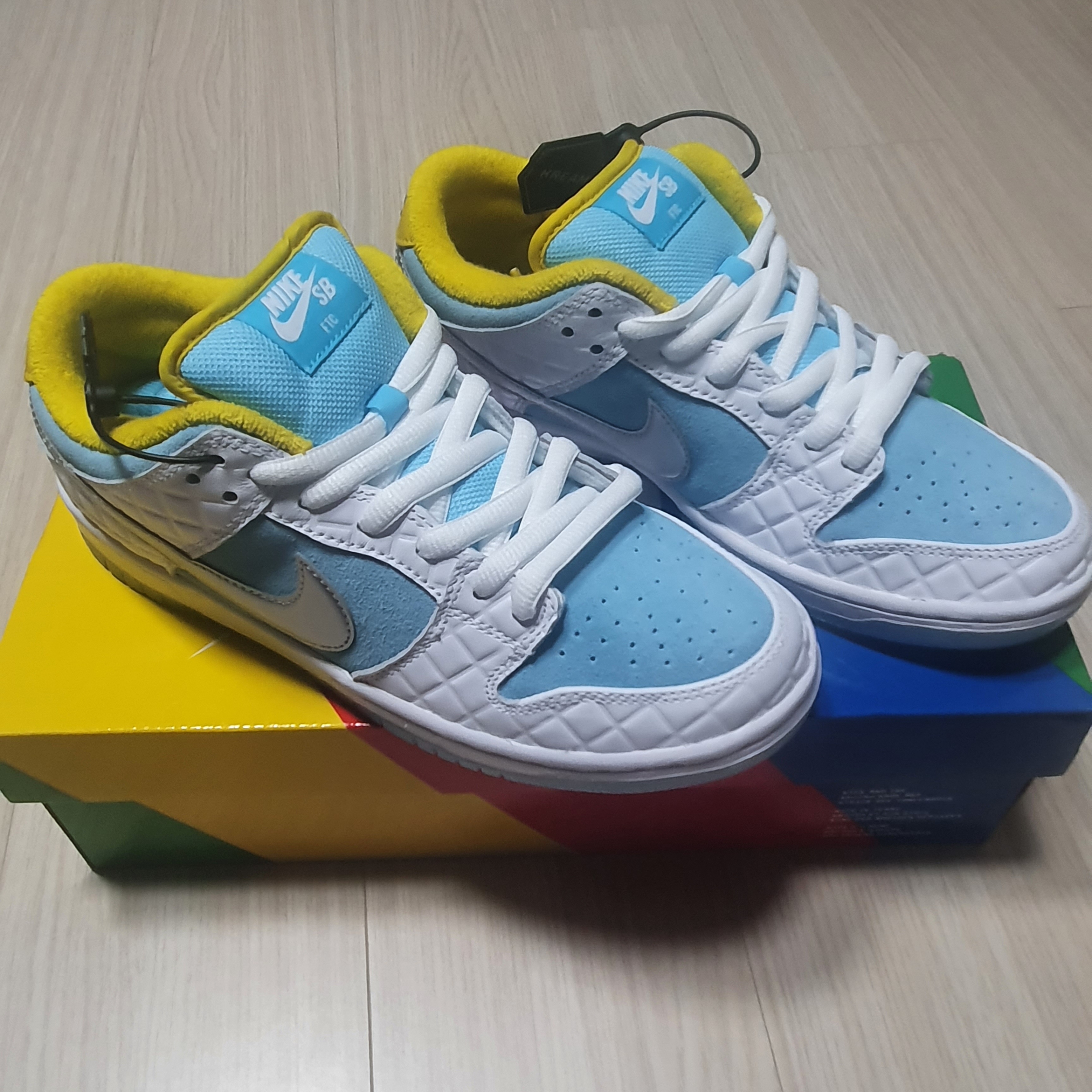 Nike x FTC SB Dunk Low Pro QS Lagoon Pulse 착용 스타일 - 3