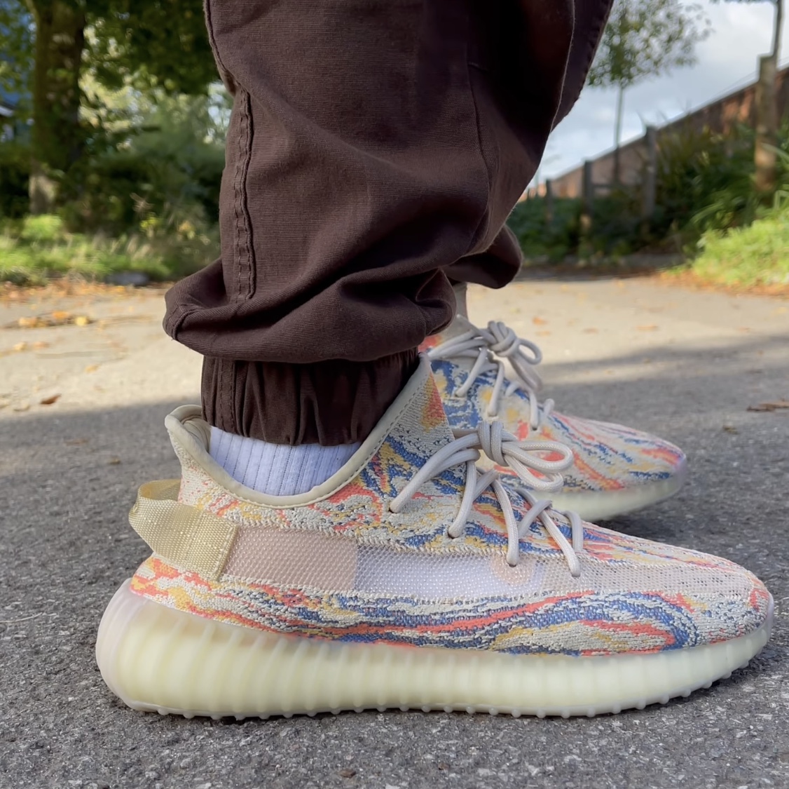 Adidas Yeezy Boost 350 V2 MX Oat 착용 스타일