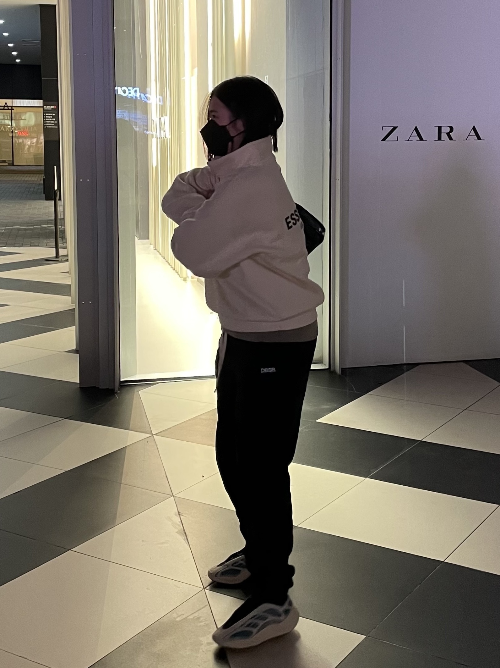 Essentials Mockneck Half-Zip Cream - 21SS, Adidas Yeezy 700 V3 Kyanite 착용 스타일 - 1