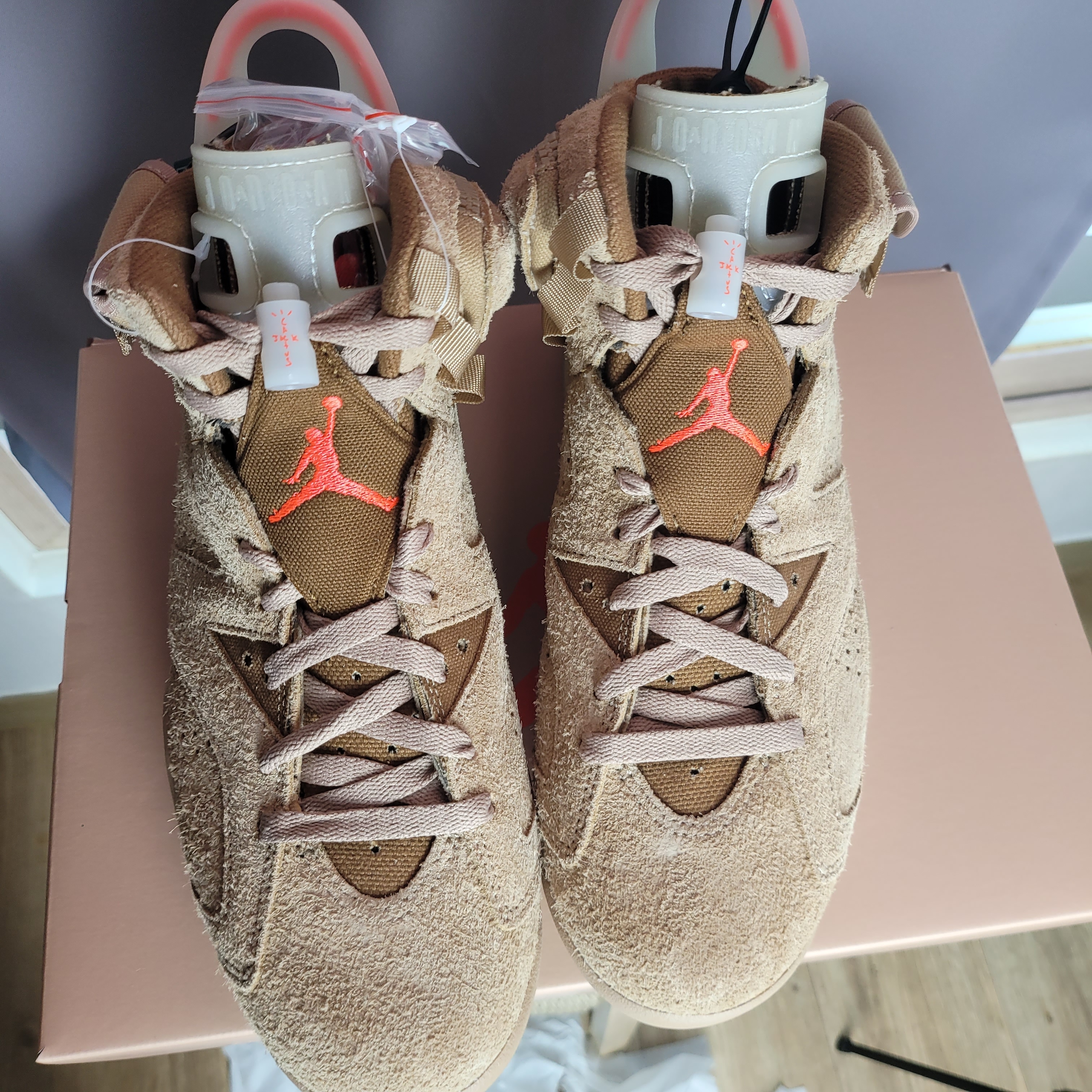 Jordan 6 x Travis Scott Retro SP British Khaki 착용 스타일 - 3