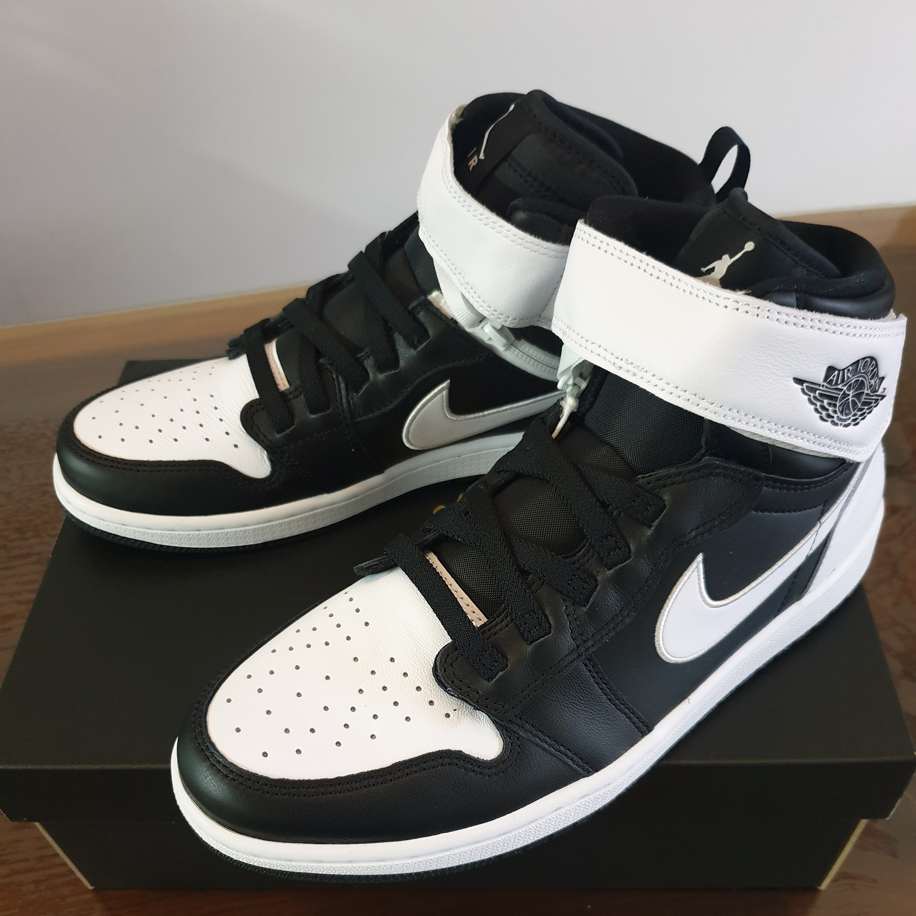 Jordan 1 High FlyEase Black White 착용 스타일 - 2