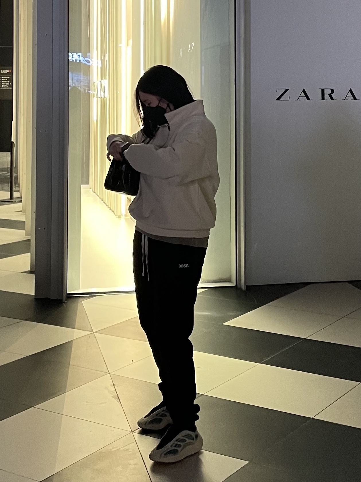 Essentials Mockneck Half-Zip Cream - 21SS, Adidas Yeezy 700 V3 Kyanite 착용 스타일 - 2