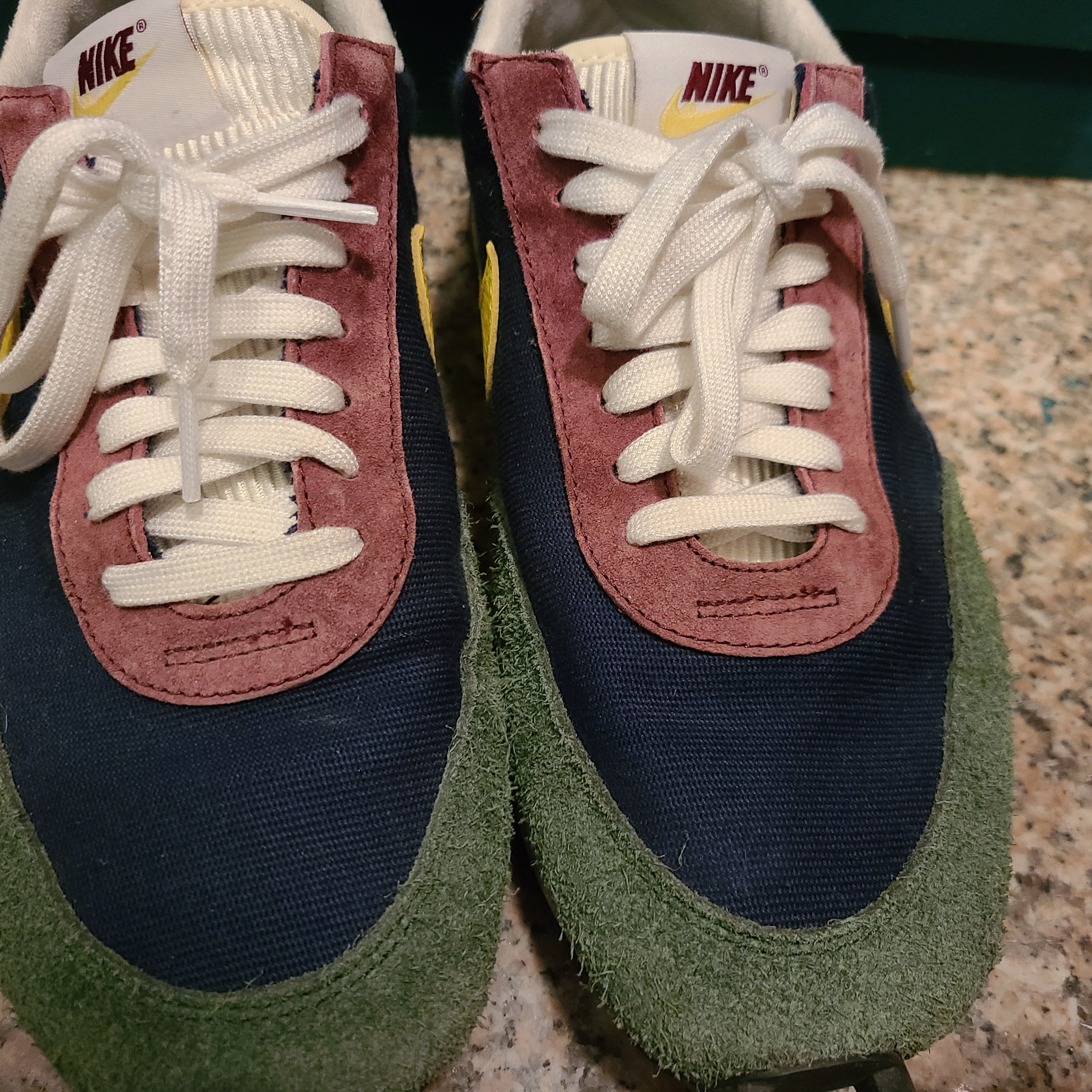 Nike Daybreak Obsidian Dynamic Yellow 착용 스타일 - 4