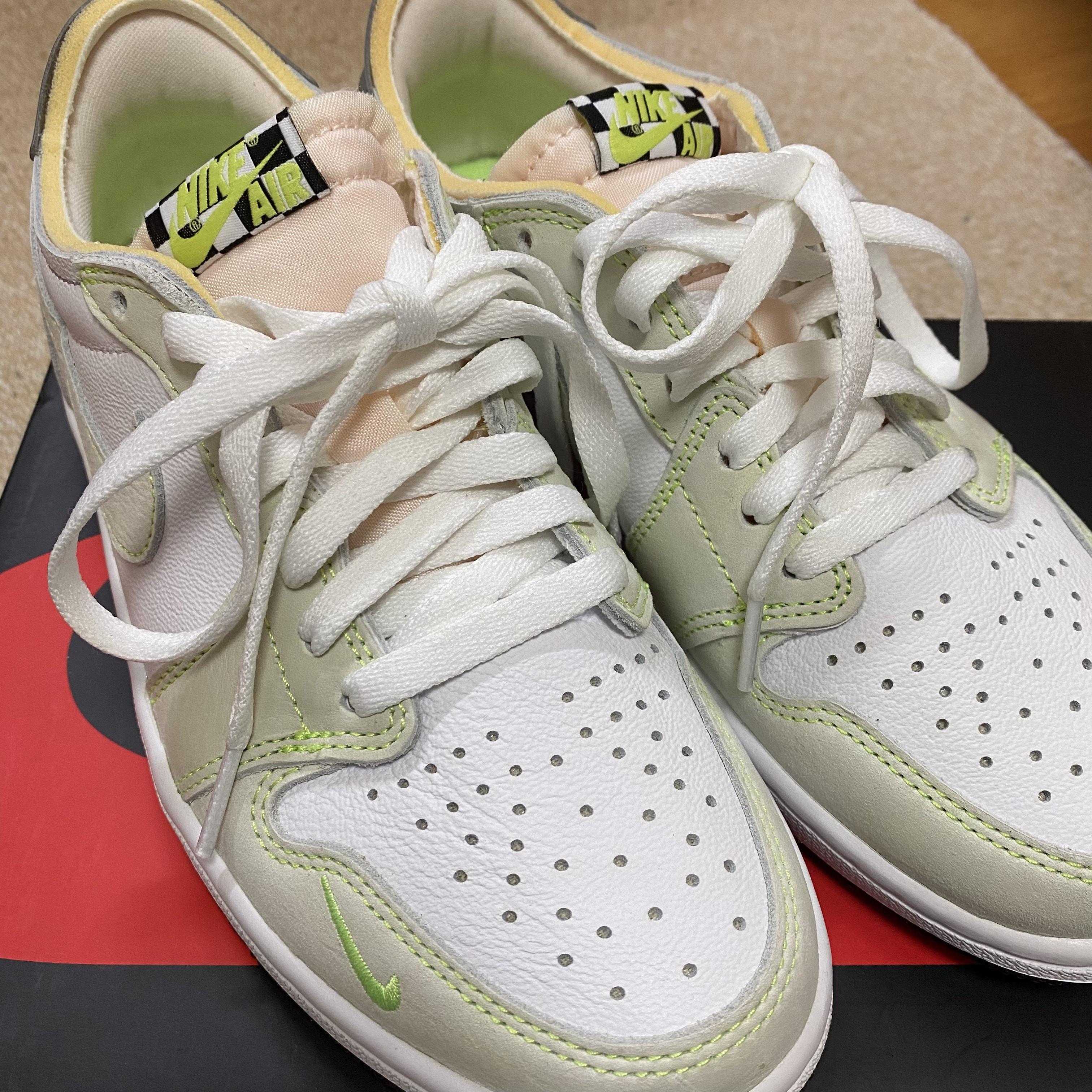 Jordan 1 Low OG Ghost Green 착용 스타일 - 2
