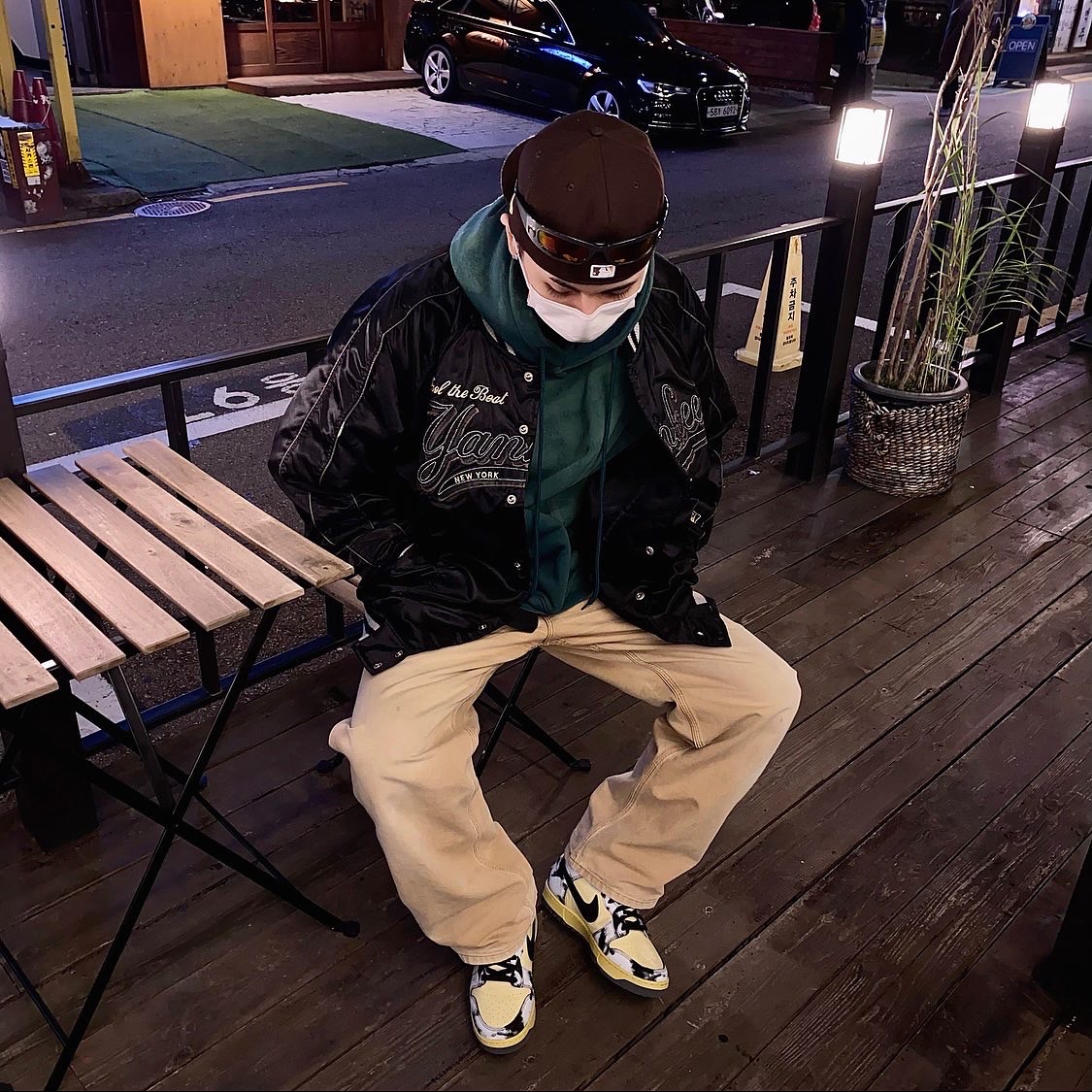 Nike Dunk High 1985 SP Black Acid Wash 착용 스타일