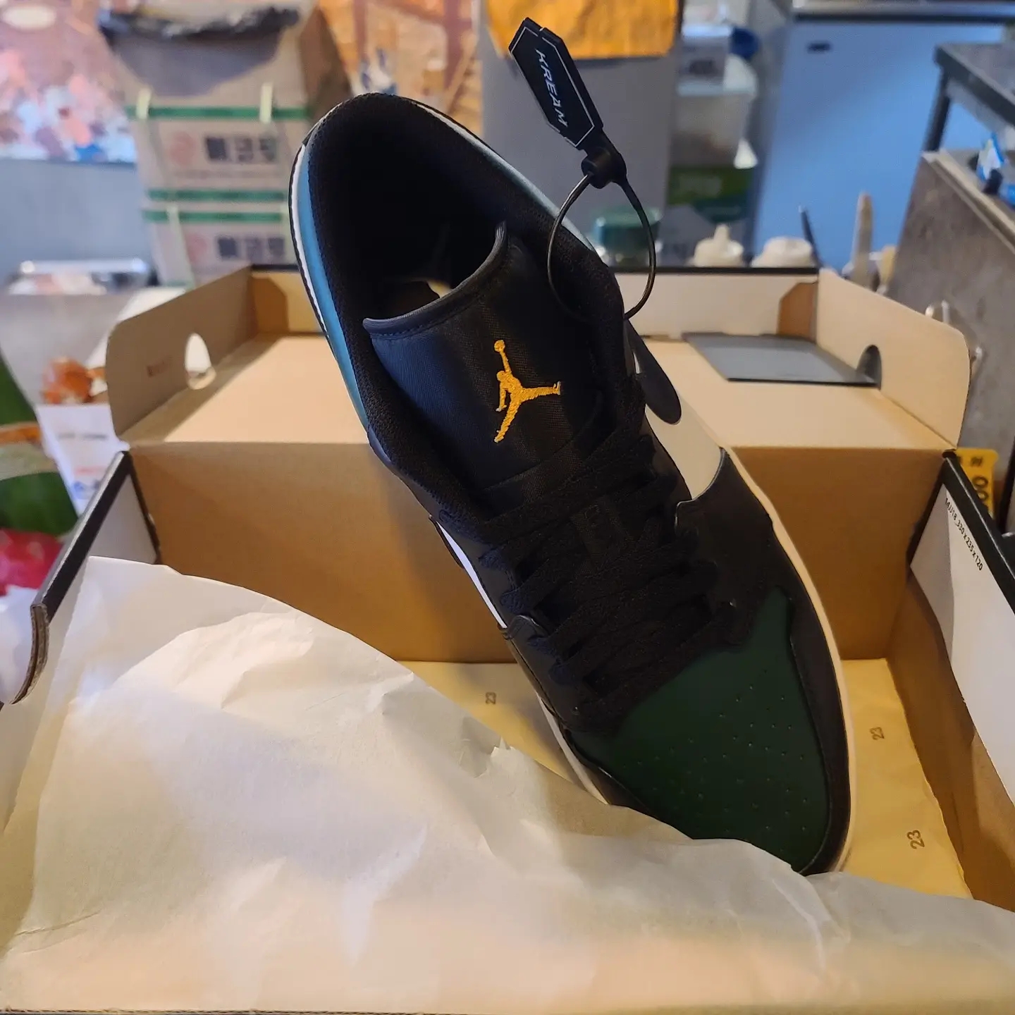 Jordan 1 Low Green Toe 착용 스타일 - 4