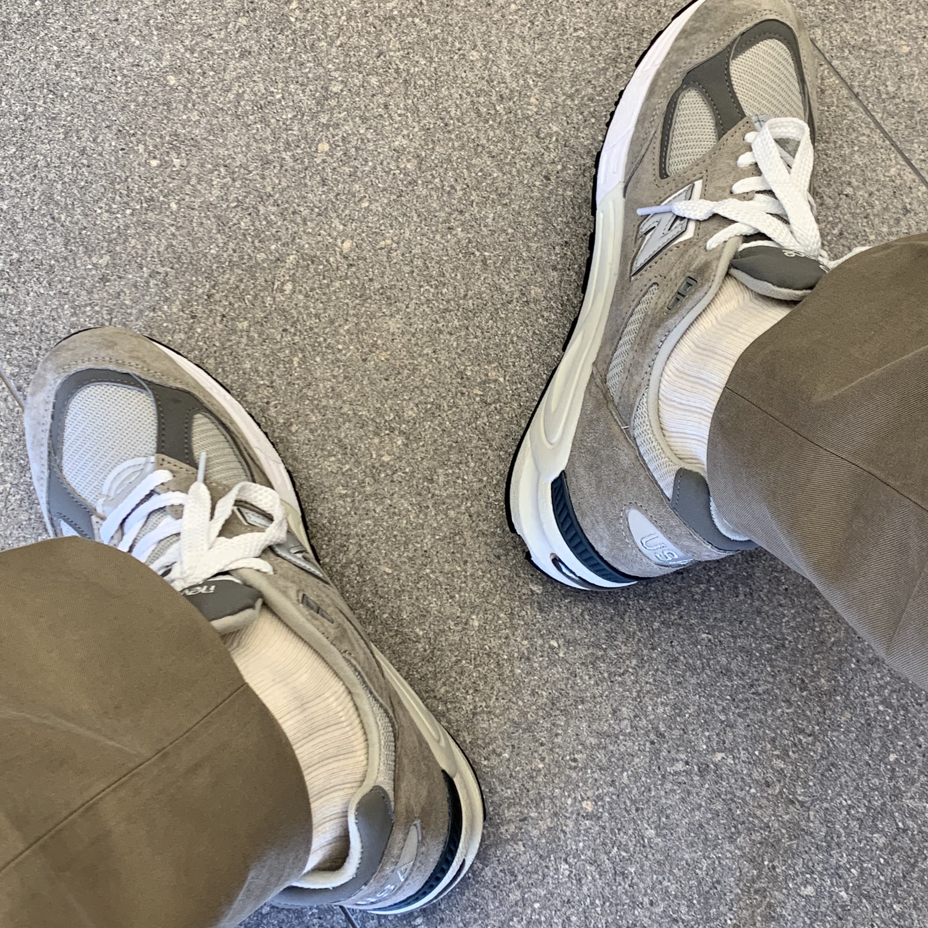New Balance 990v2 Made in USA Grey 착용 스타일