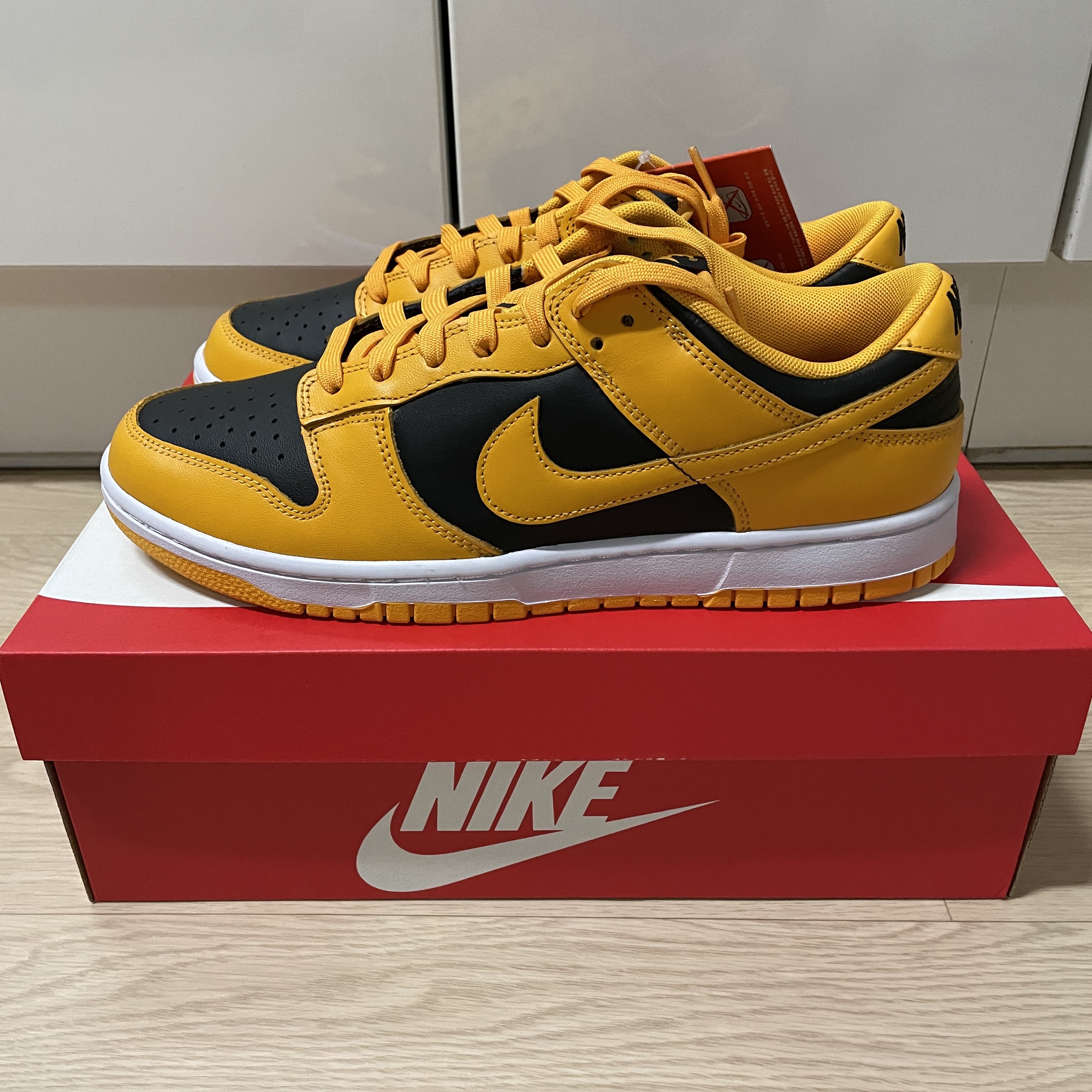 Nike Dunk Low Retro Championship Goldenrod 착용 스타일 - 3