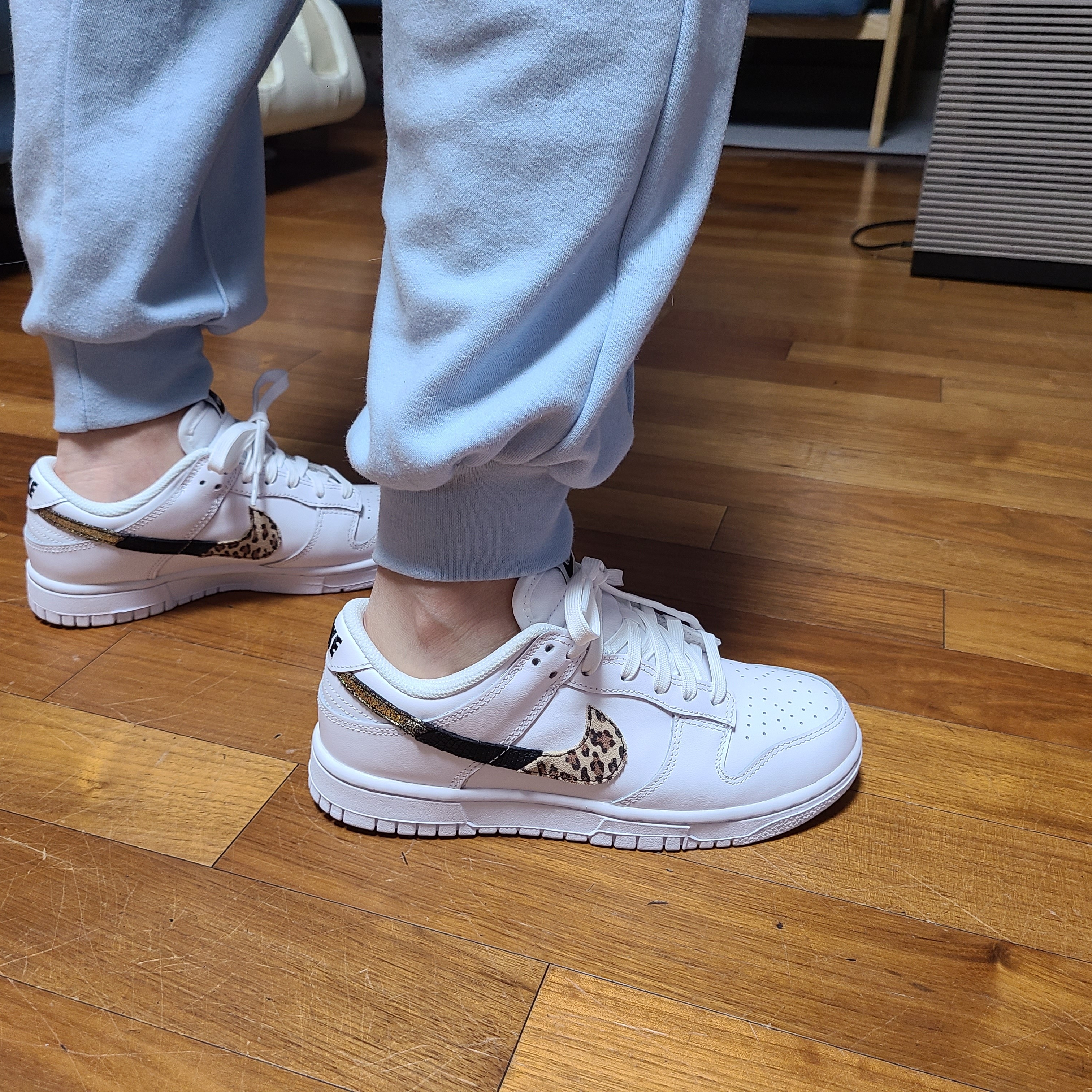 (W) Nike Dunk Low SE Primal White 착용 스타일 - 1