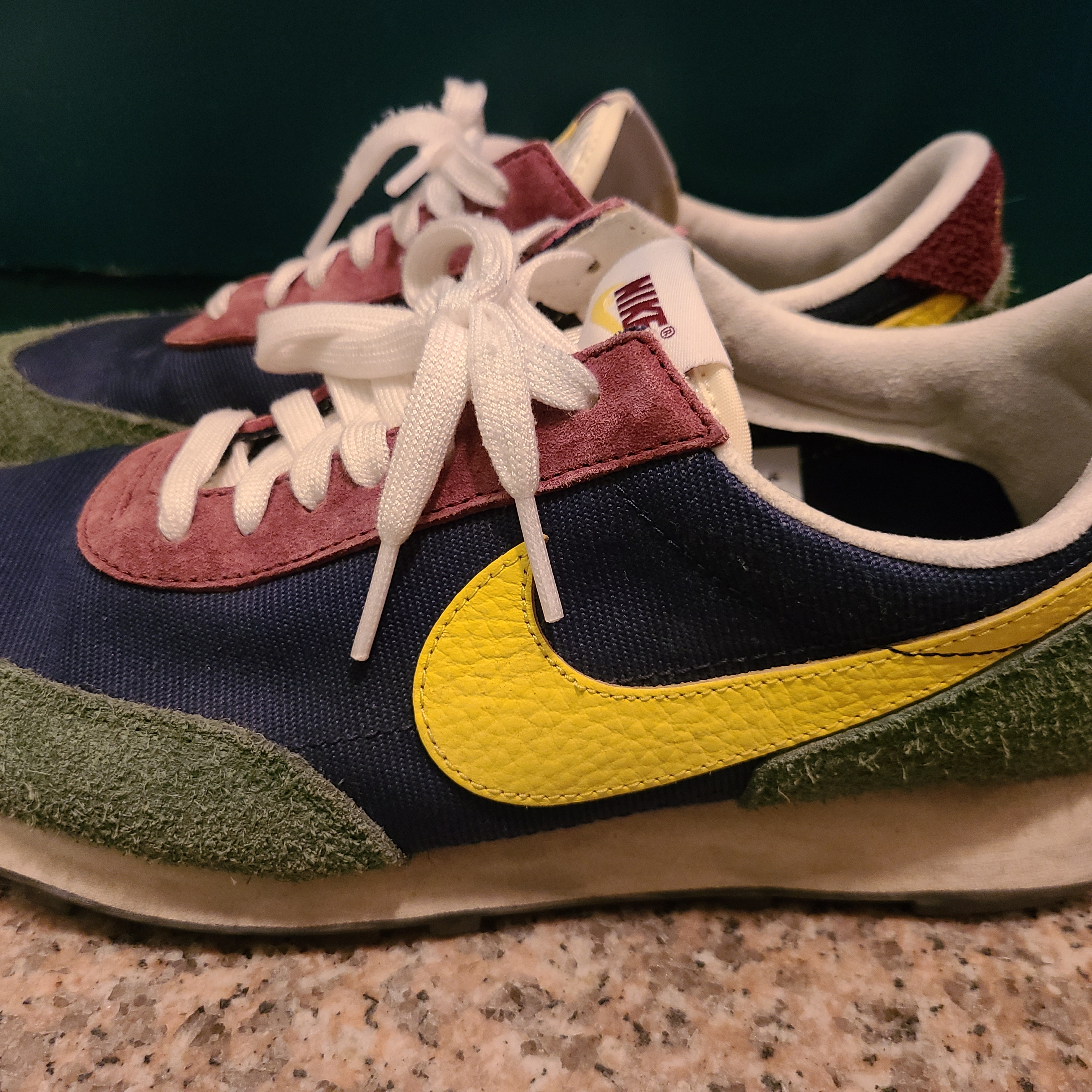 Nike Daybreak Obsidian Dynamic Yellow 착용 스타일 - 2