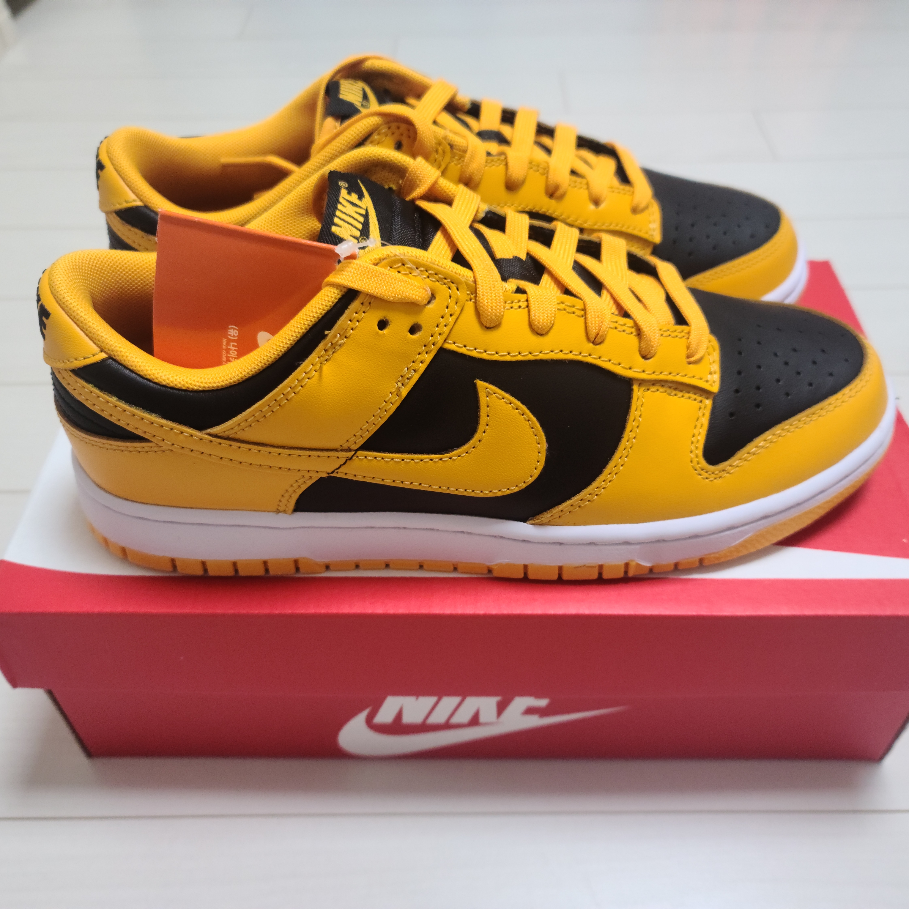 Nike Dunk Low Retro Championship Goldenrod 착용 스타일 - 2