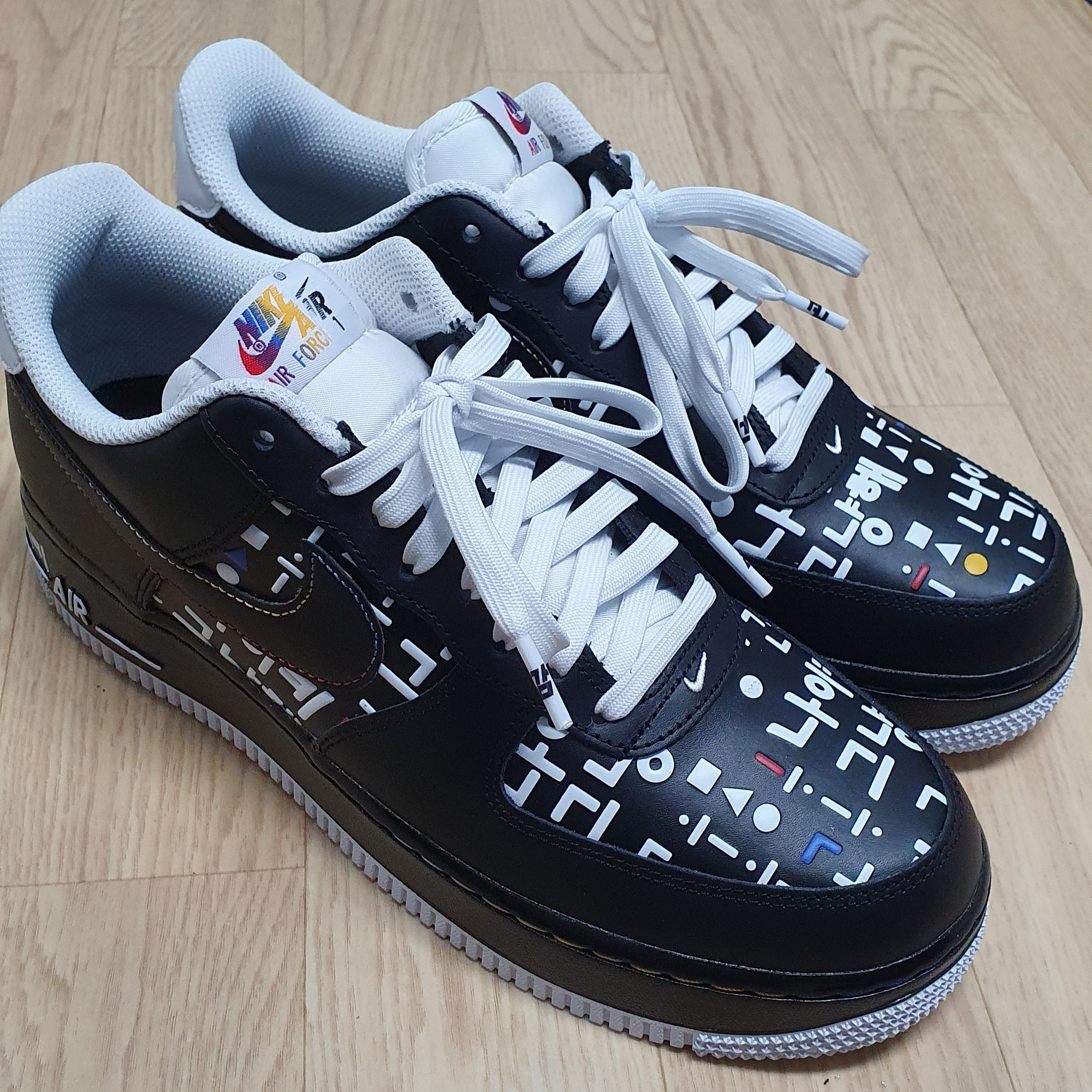 Nike Air Force 1 '07 LV8 Hangul Day, Nike Dunk Low SE Seoul 착용 스타일
