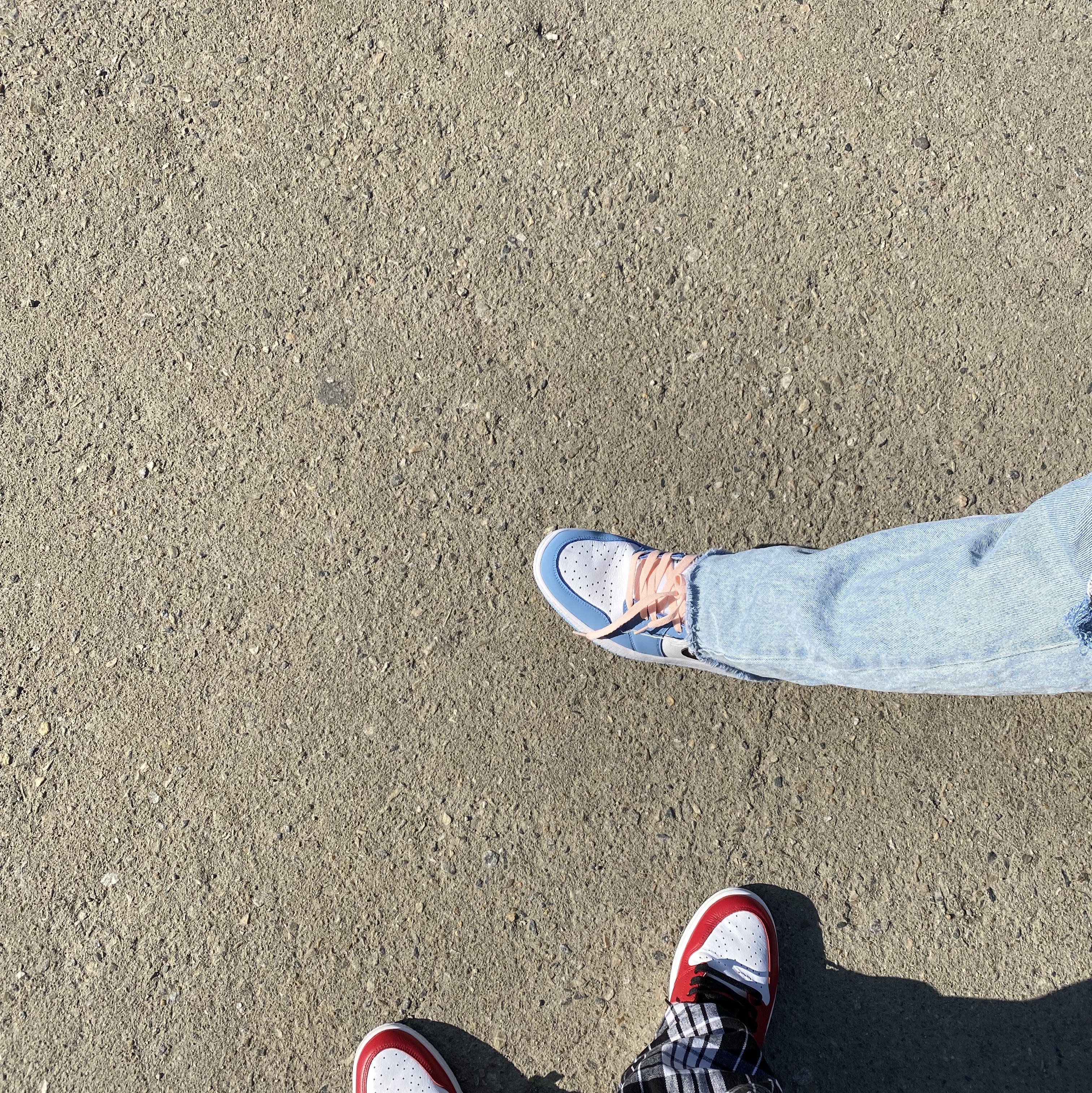 (W) Jordan 1 Retro High Satin Red, Jordan 1 Retro High OG University Blue 착용 스타일