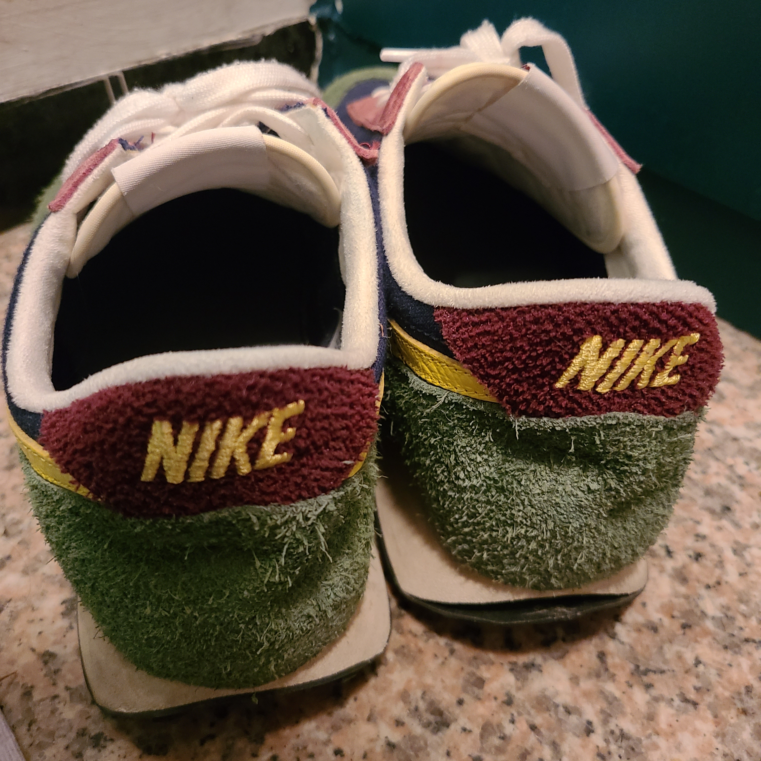 Nike Daybreak Obsidian Dynamic Yellow 착용 스타일 - 3