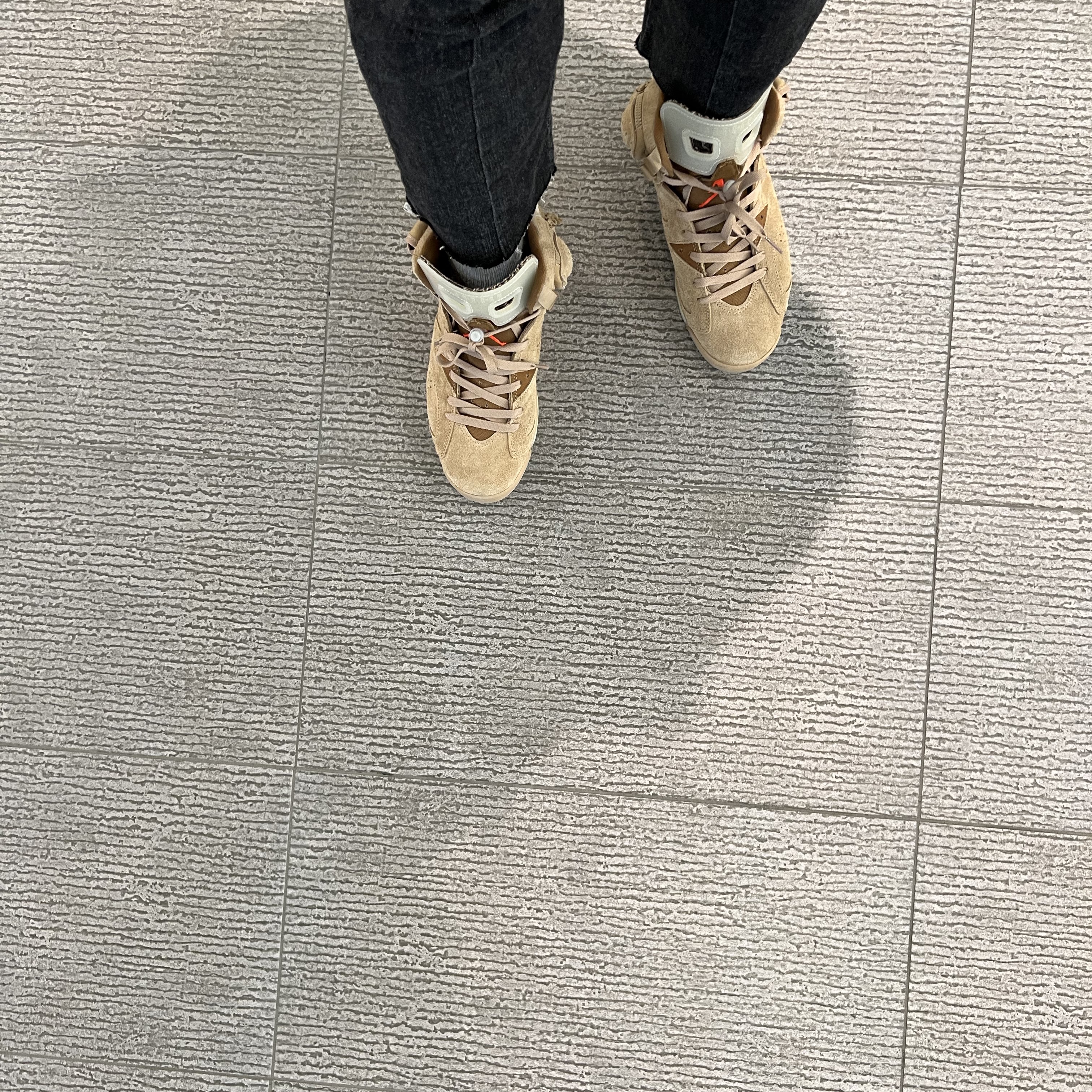 Essentials 3D Silicon Applique Pullover Hoodie Taupe - 20FW, Jordan 6 x Travis Scott Retro SP British Khaki 착용 스타일 - 2