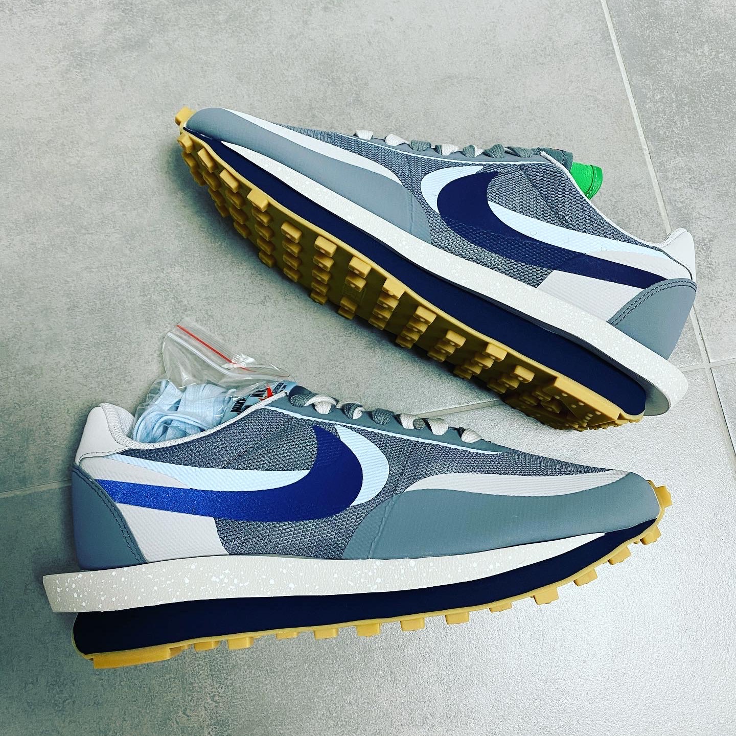 Nike x Sacai x Clot LDWaffle Cool Grey 착용 스타일 - 2