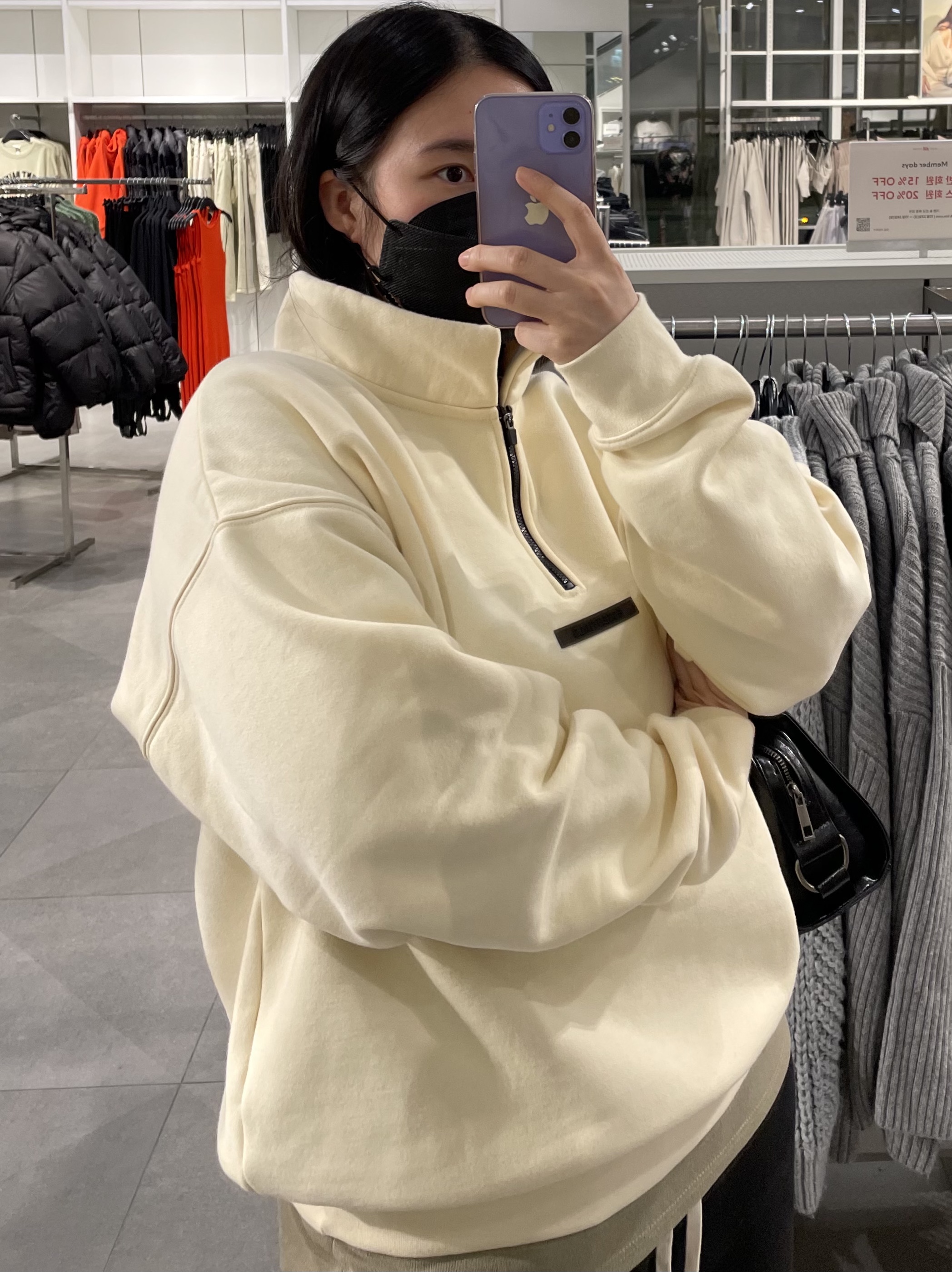 Essentials Mockneck Half-Zip Cream - 21SS, Adidas Yeezy 700 V3 Kyanite 착용 스타일 - 3