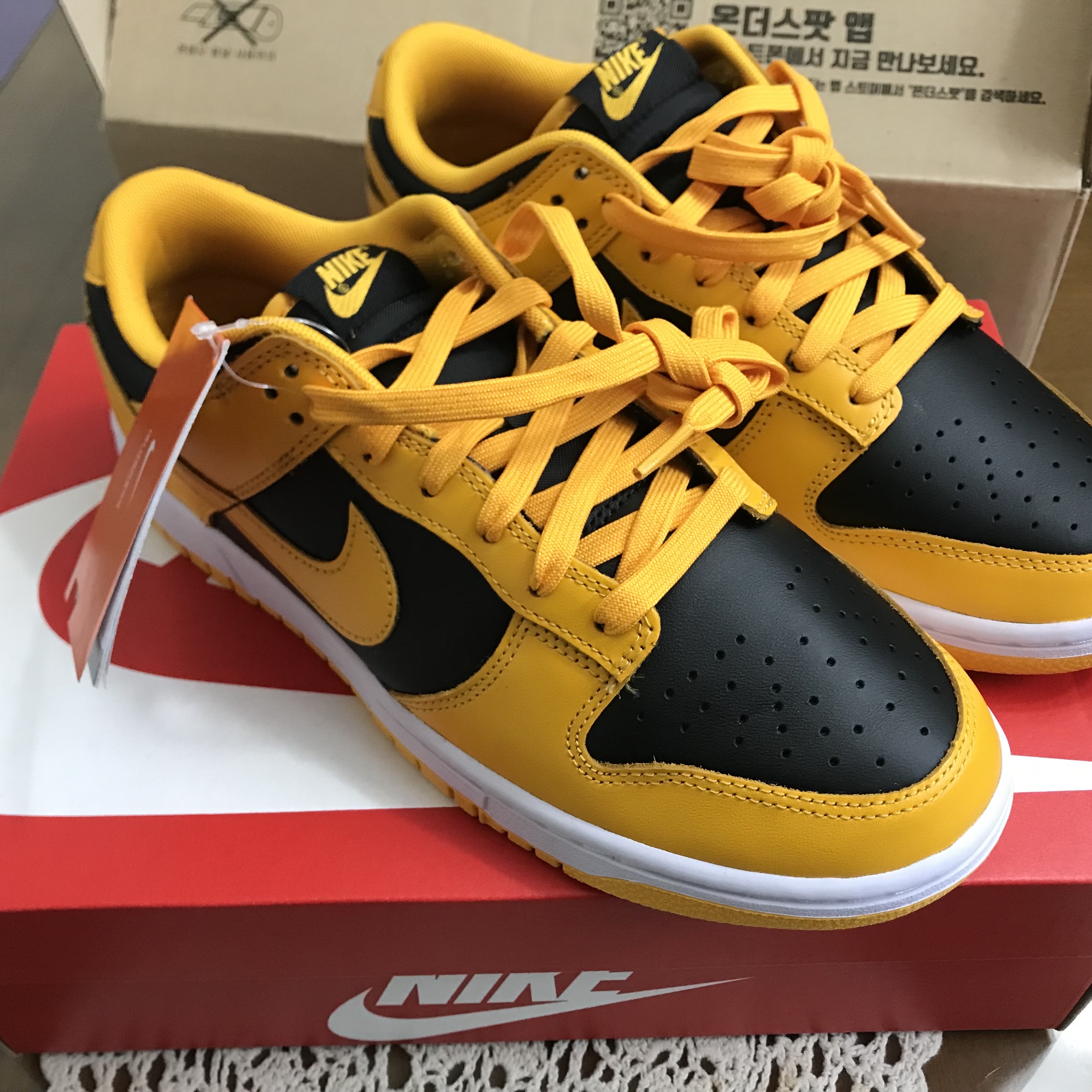 Nike Dunk Low Retro Championship Goldenrod 착용 스타일 - 3