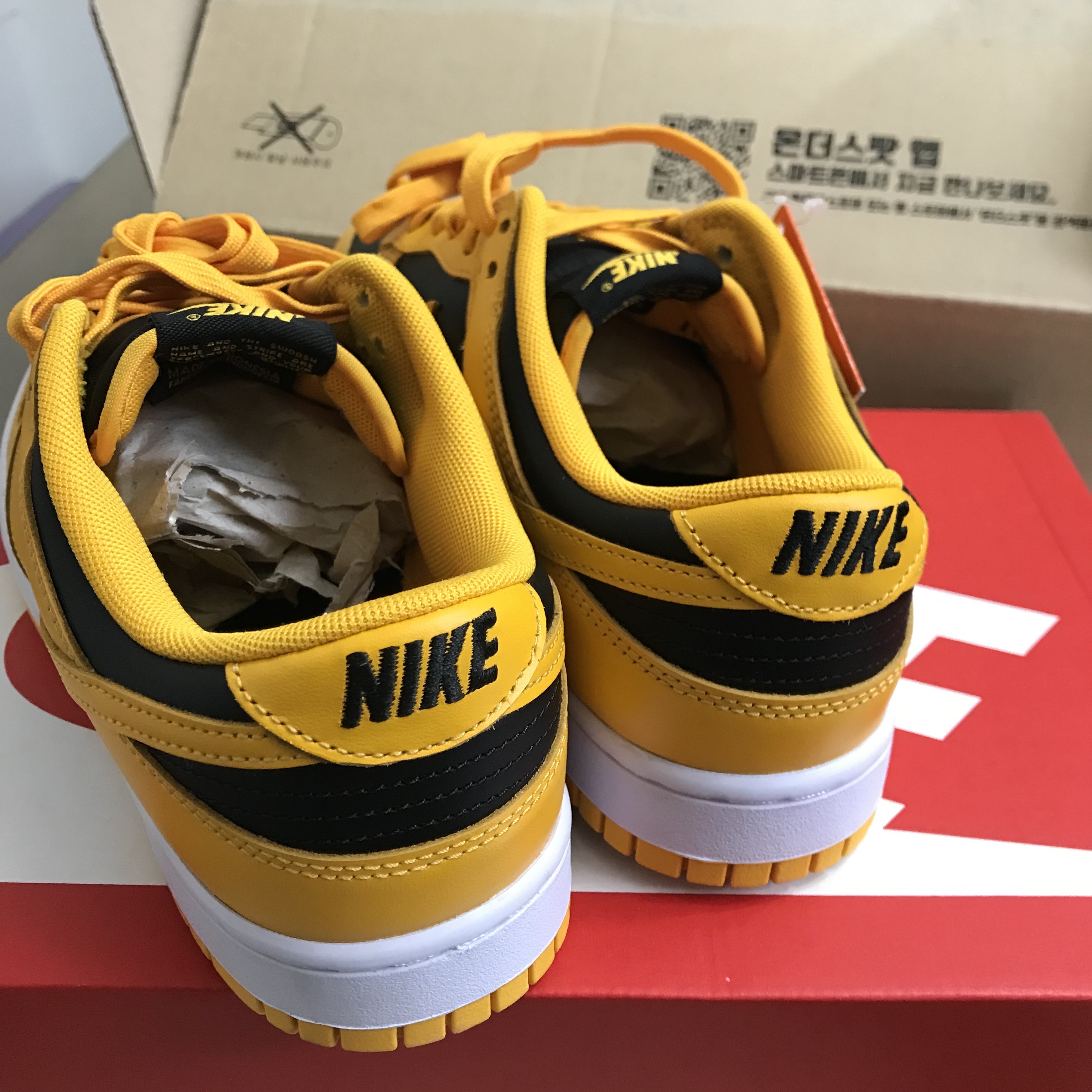 Nike Dunk Low Retro Championship Goldenrod 착용 스타일 - 4