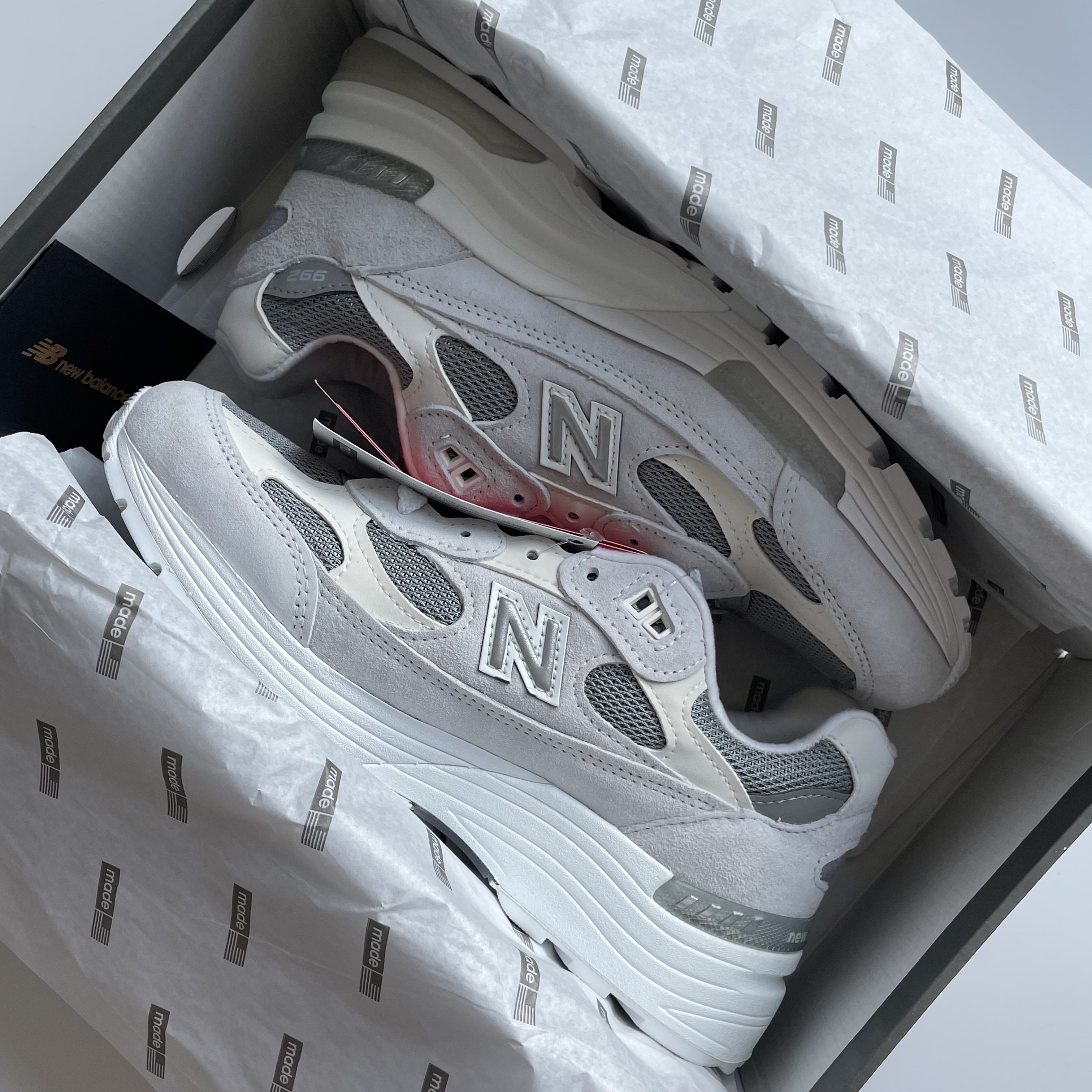 New Balance 992 Made in USA White Silver 착용 스타일