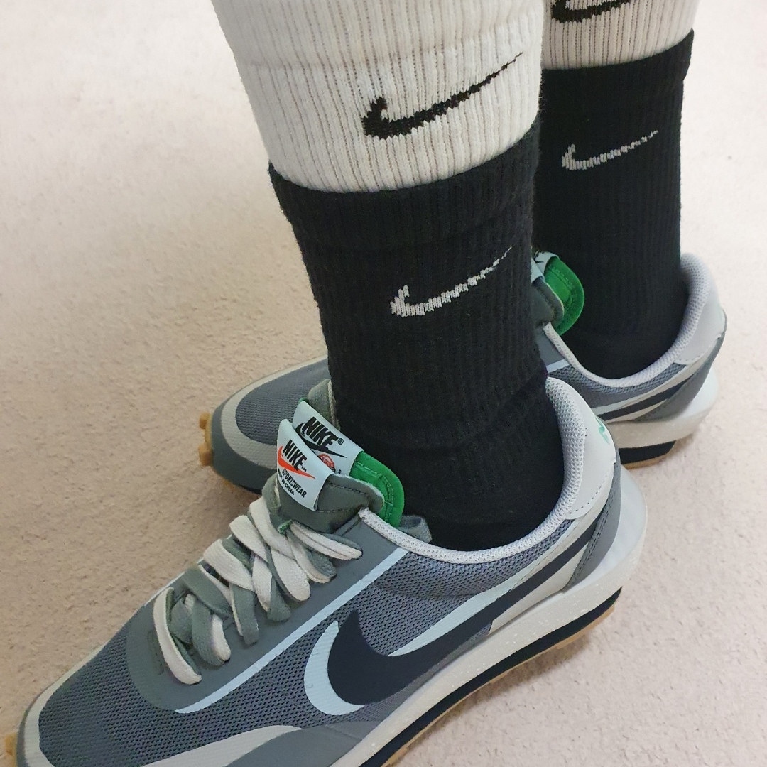 Nike Everyday Plus Cushioned Training Crew Socks Black White (Korean Ver.), Nike x Sacai x Clot LDWaffle Cool Grey 착용 스타일