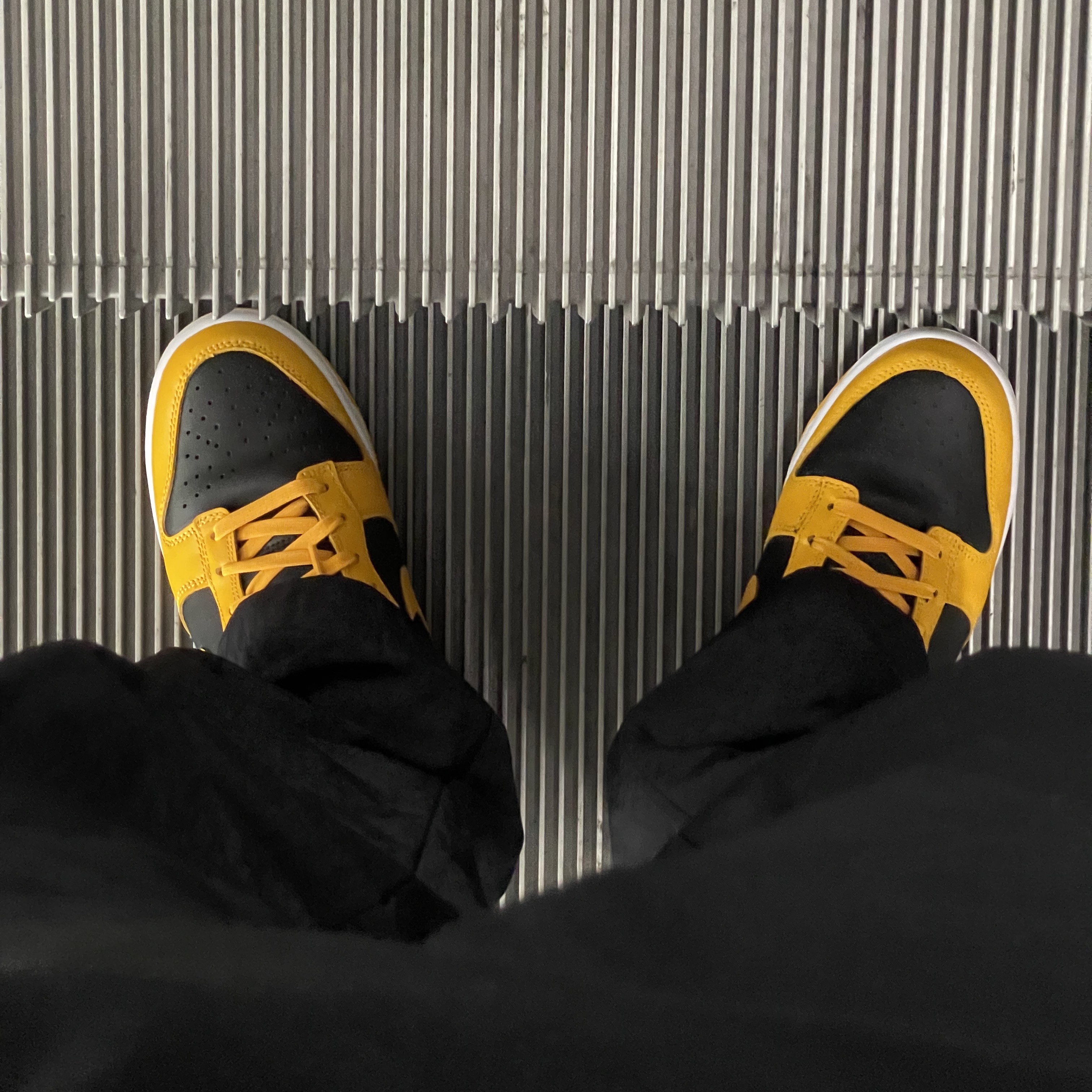 Nike Dunk Low Retro Championship Goldenrod 착용 스타일 - 1