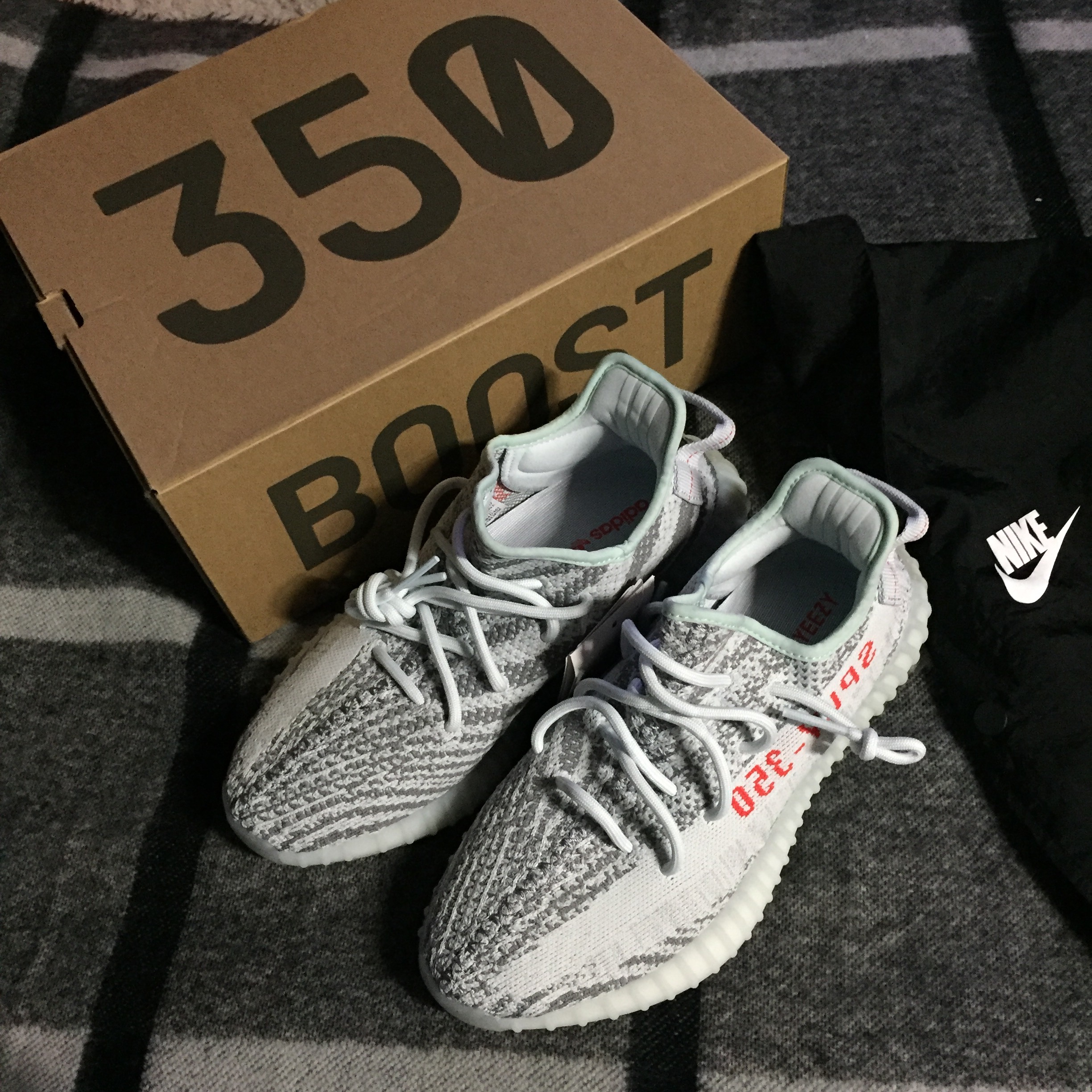 Adidas Yeezy Boost 350 V2 Blue Tint 2017 착용 스타일