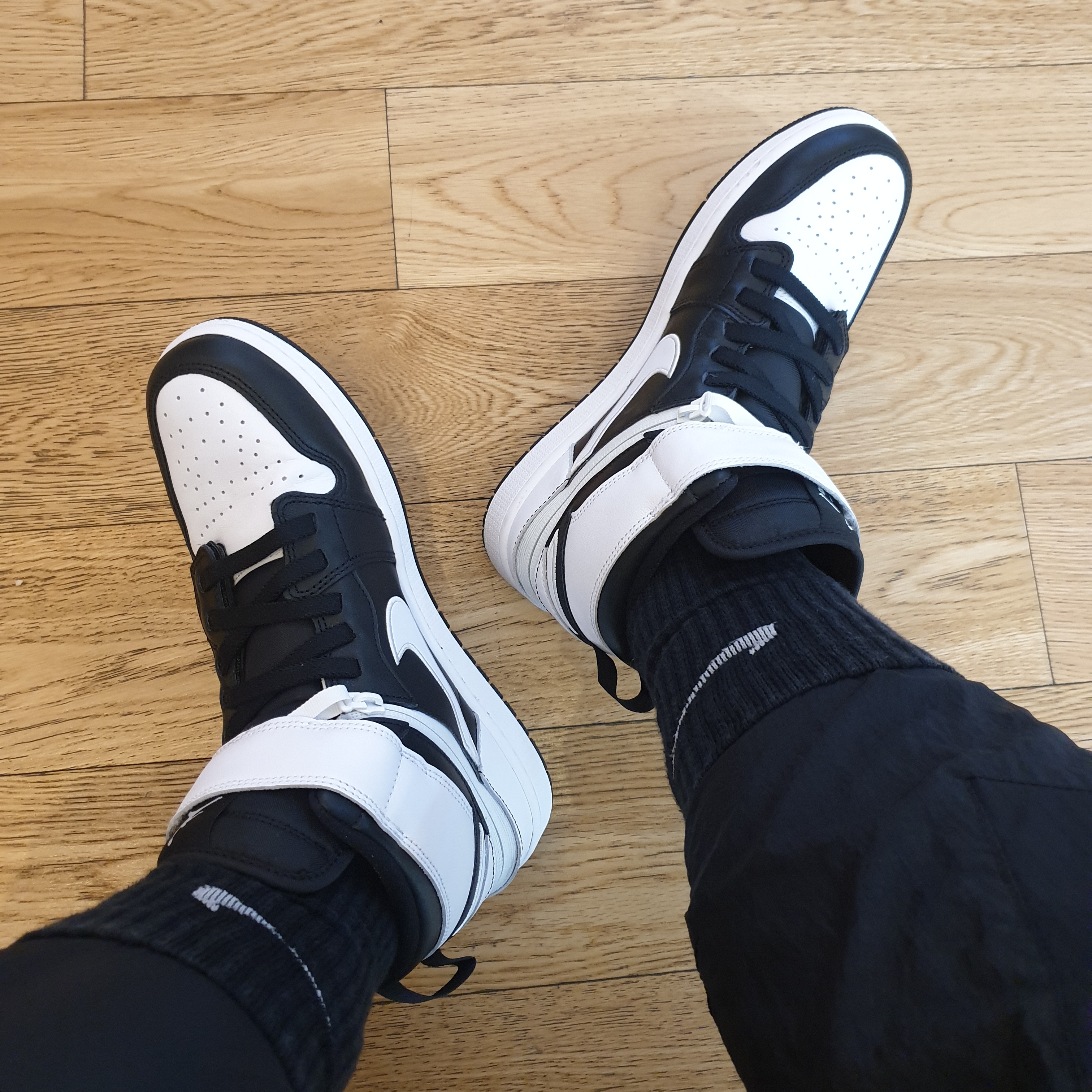 Jordan 1 High FlyEase Black White 착용 스타일 - 1