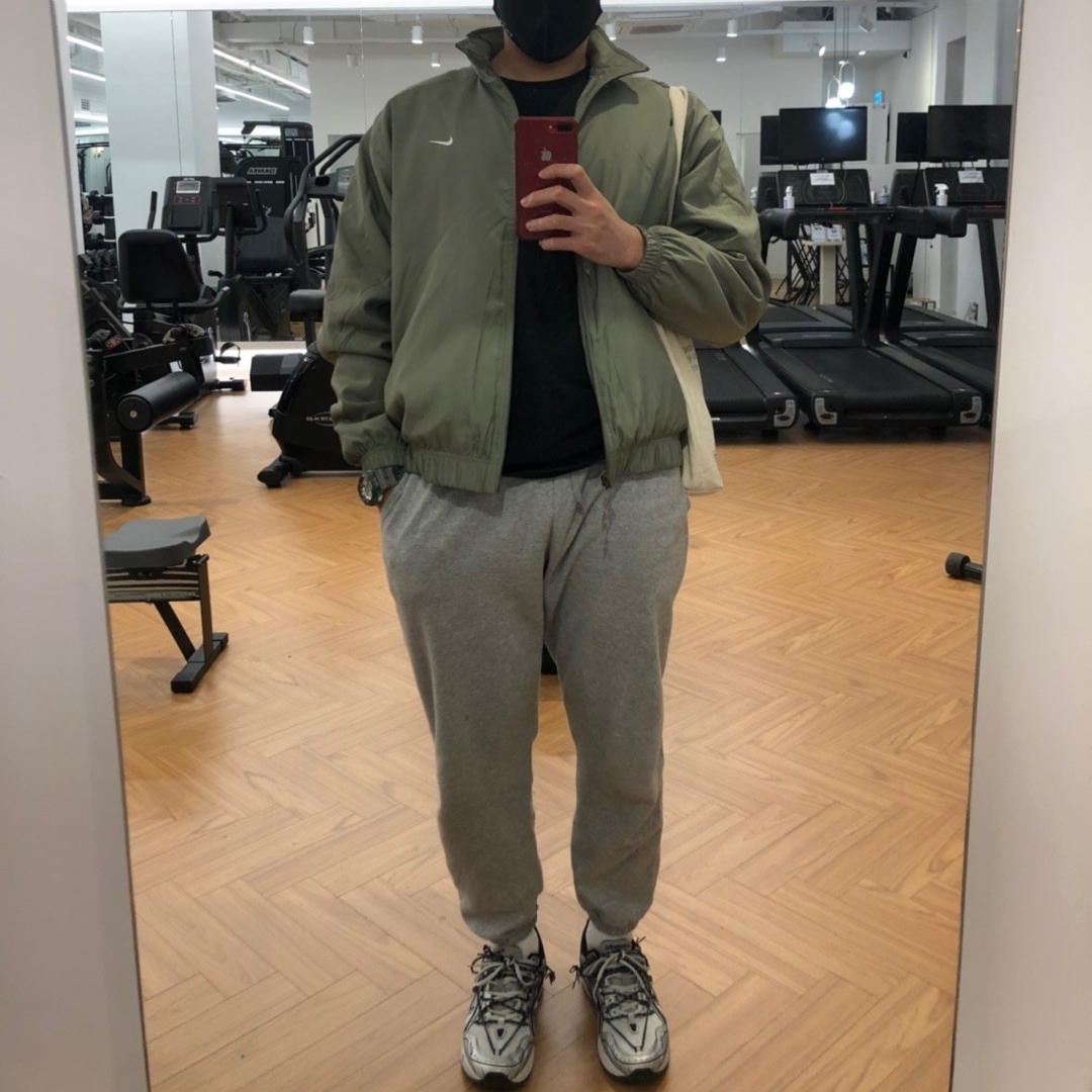 Asics x Andersson Bell Gel-1090 Glacier Grey Silver, Nike NRG Solo Swoosh Satin Bomber Jacket Light Army - Asia 착용 스타일